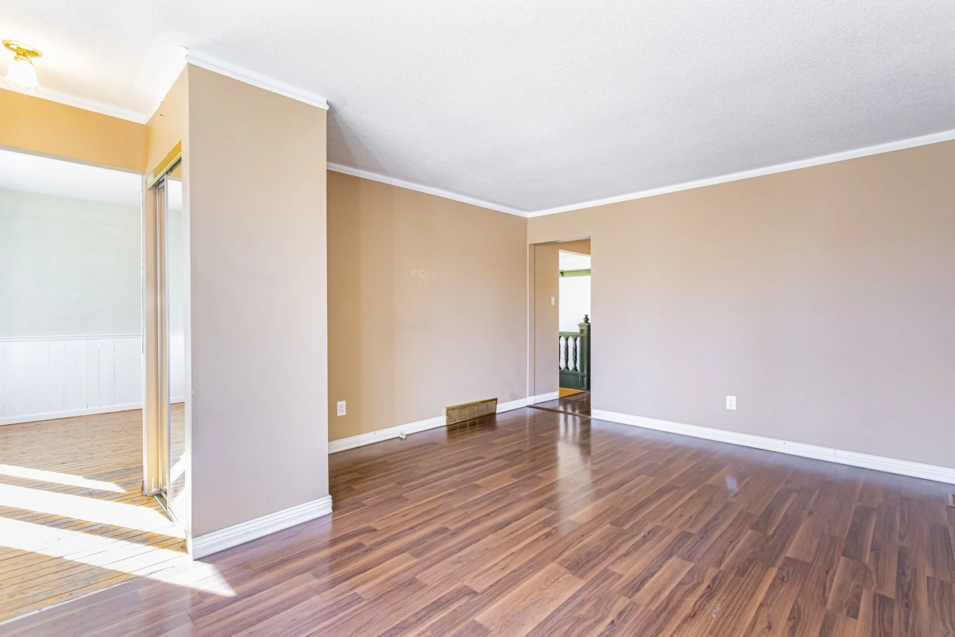 129 Nicholas Cres_16.jpg