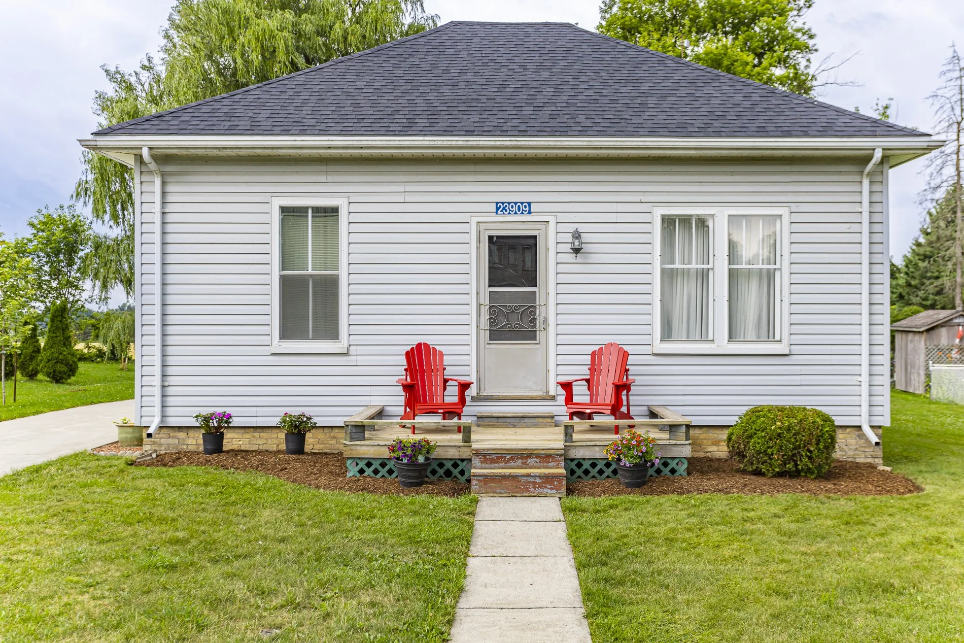 23909 Denfield Rd_01.jpg