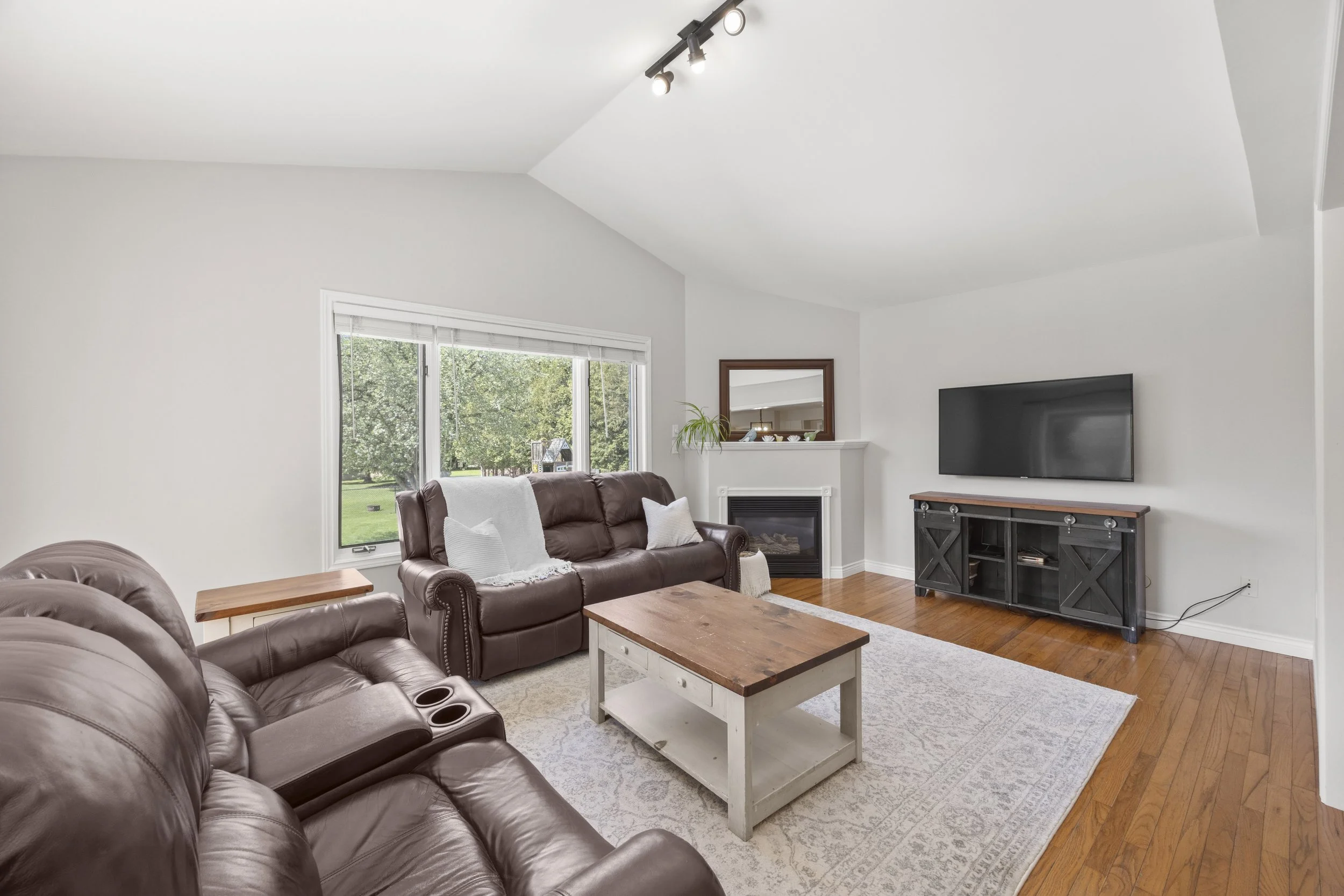 114 Brookfield St -13.JPG