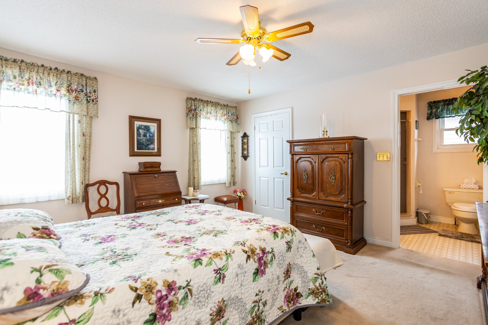 60 Hawkins Cres-22.jpg