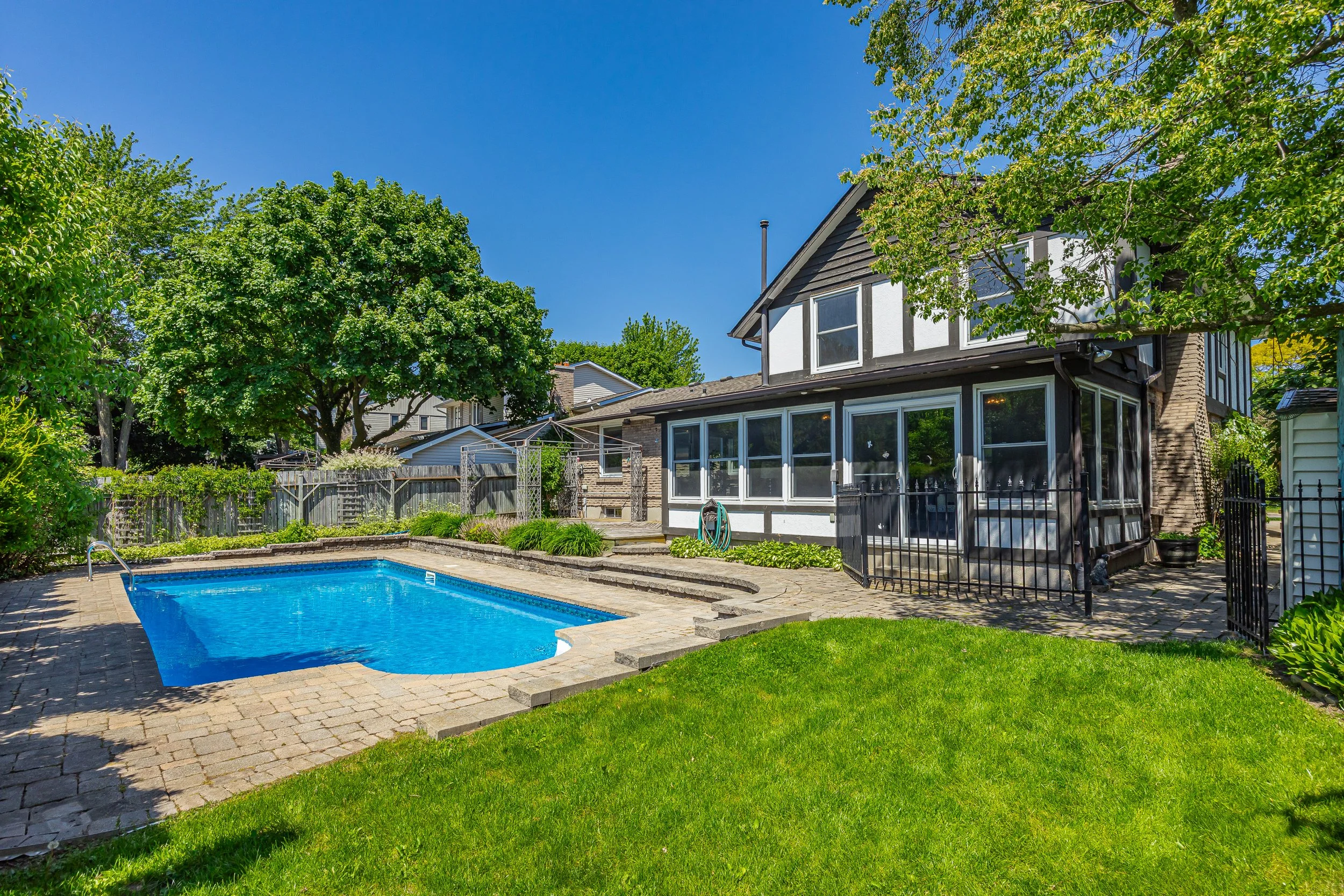 923 Farnham Rd -46.jpg