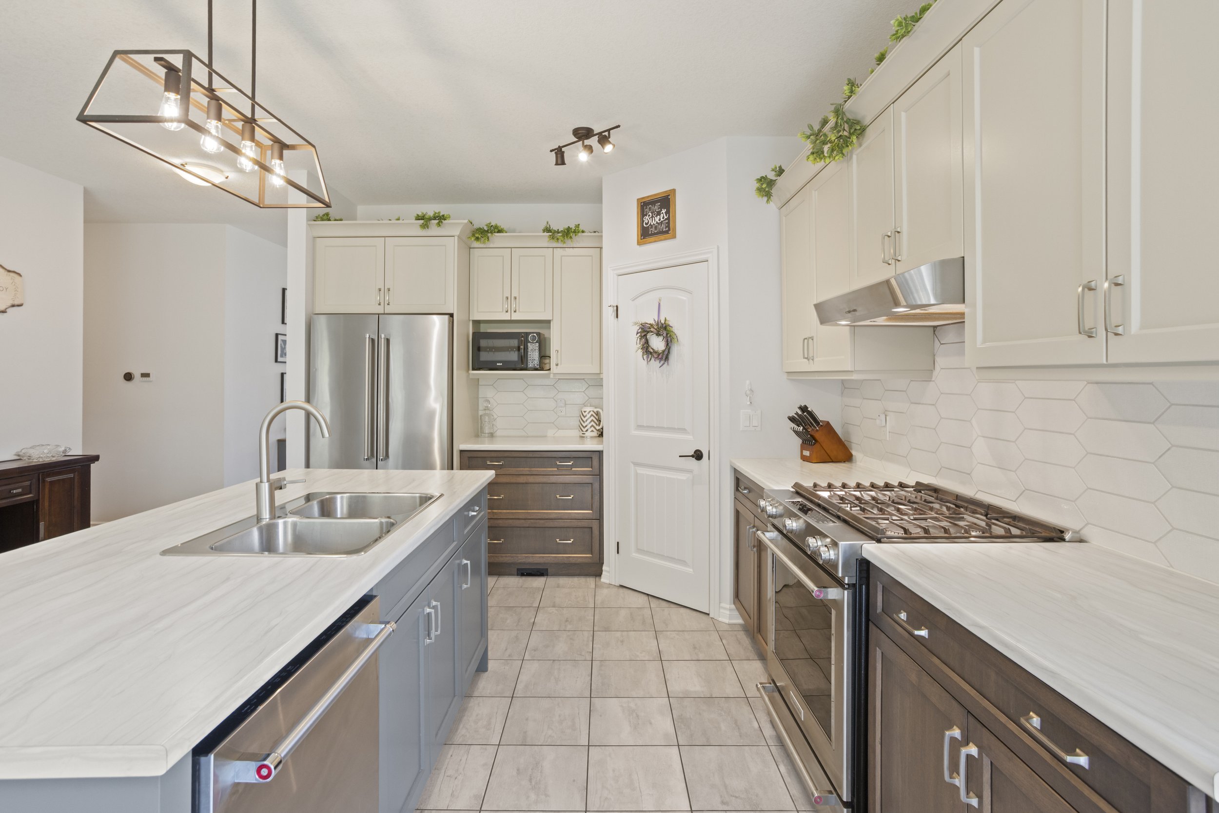 44 Violet Crt -15.jpg