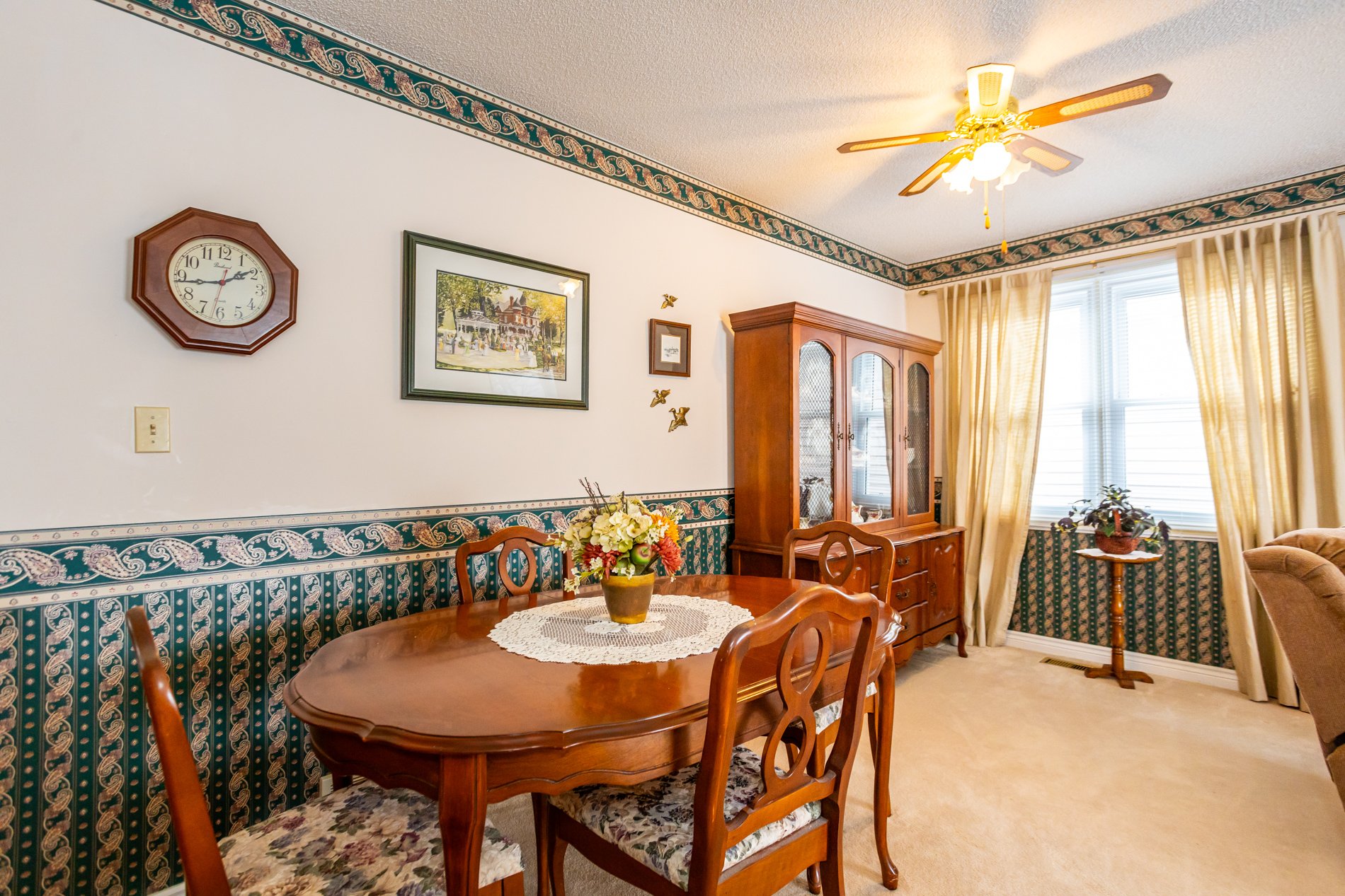 60 Hawkins Cres-16.jpg