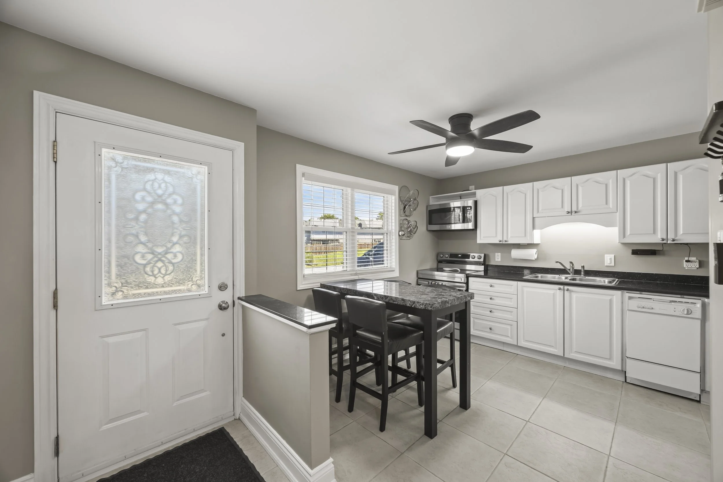 3-47 Blandford St -24.JPG