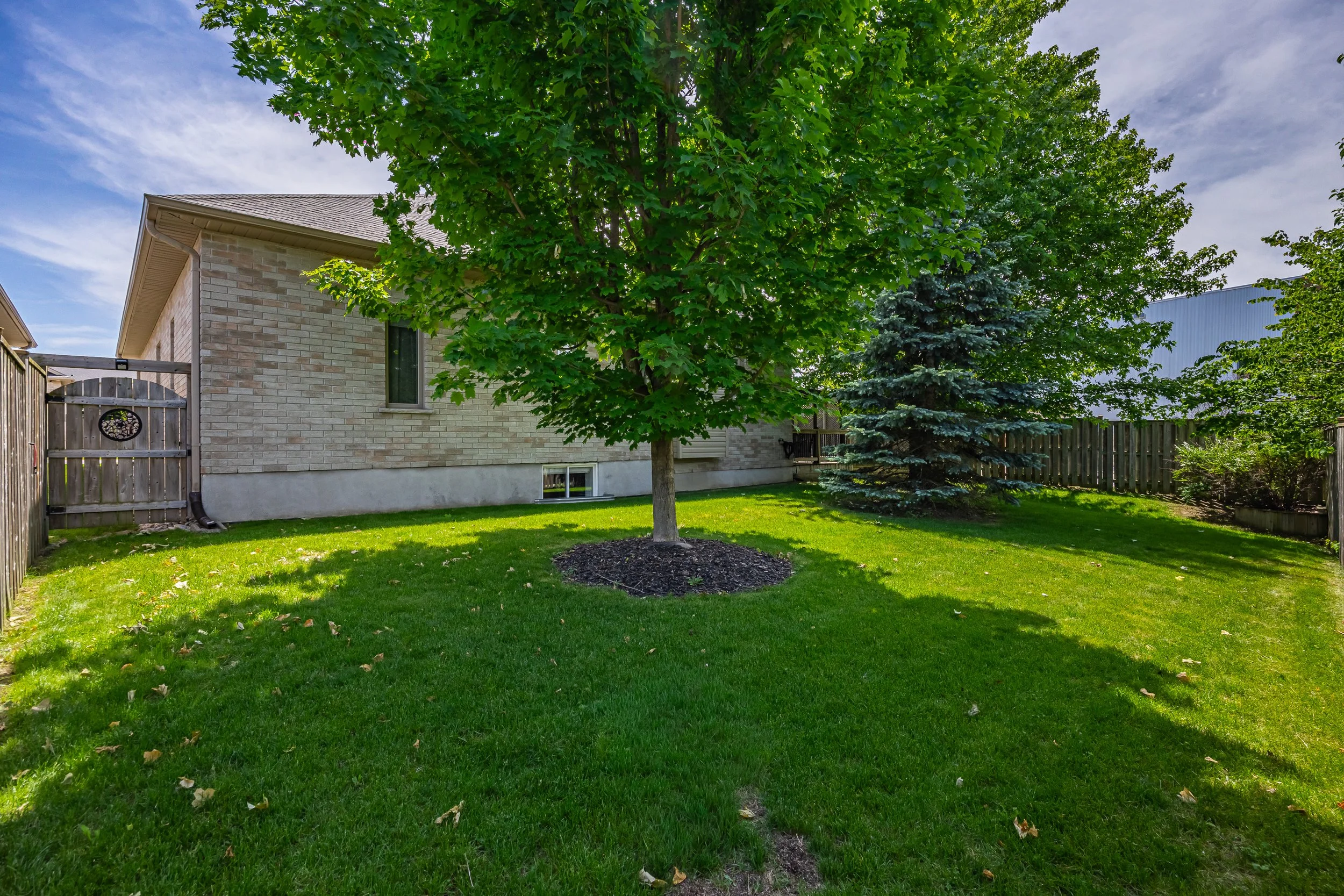 10-2080 Beaverbrook Ave -49.jpg