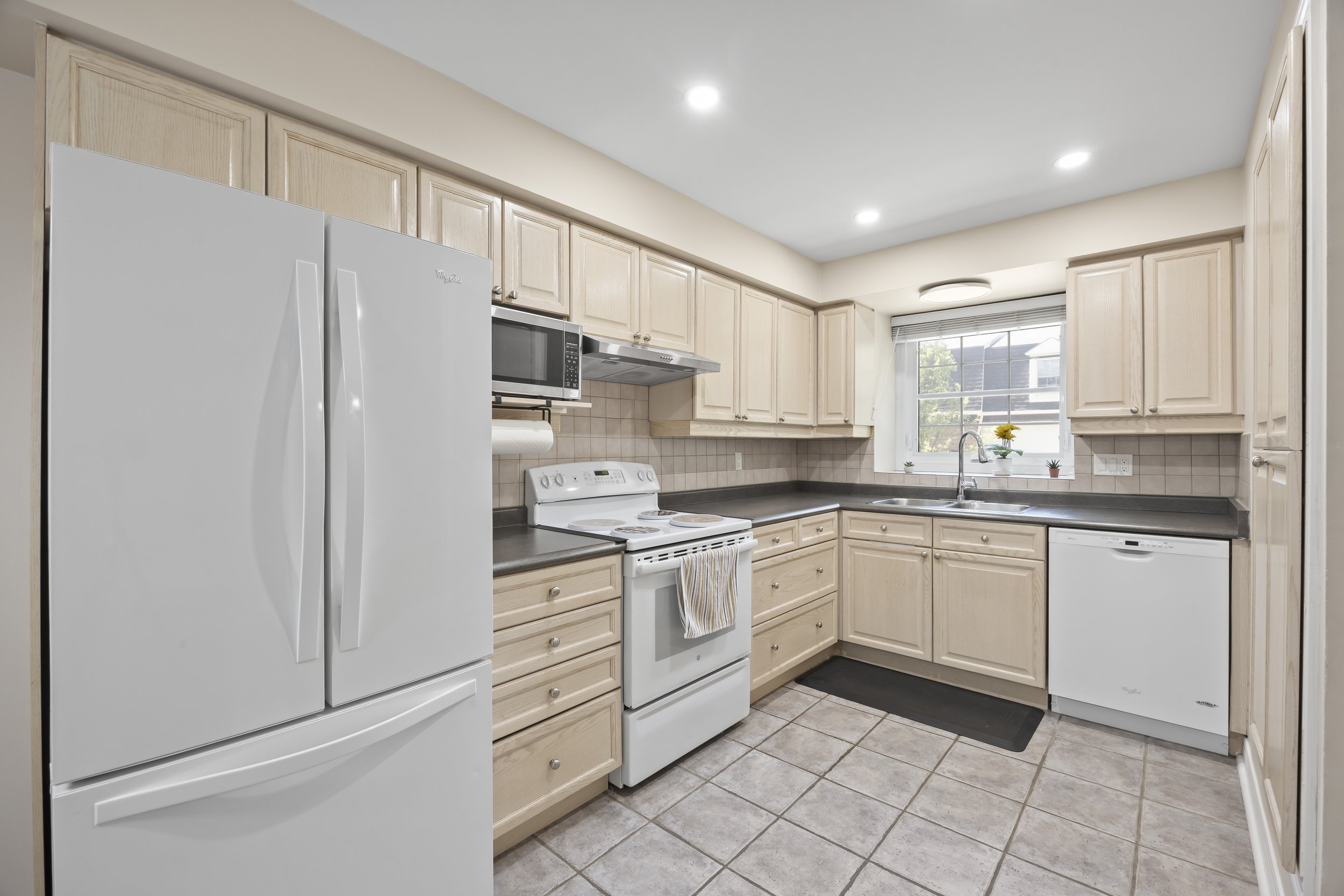 166-900 Pond View Rd -12.JPG