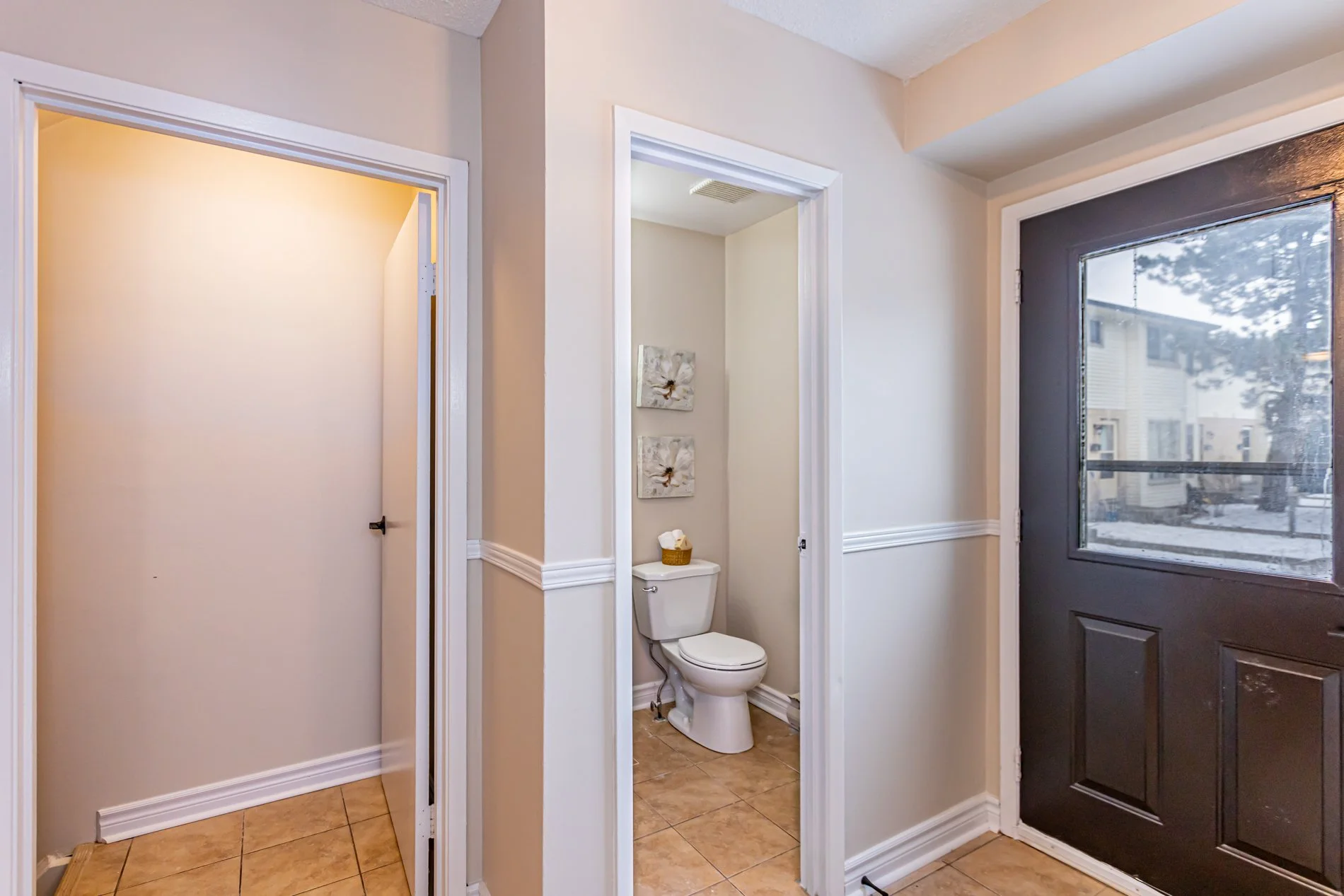 42-355 Sandringham Cres-5.jpg