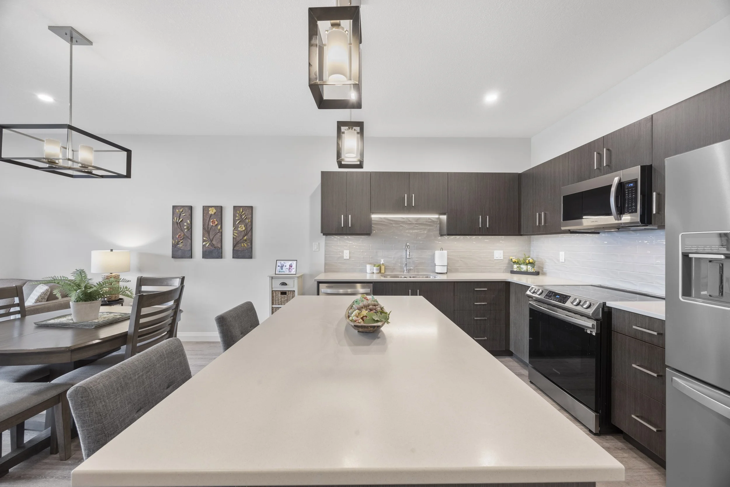 100 Rowe Ave -11.JPG