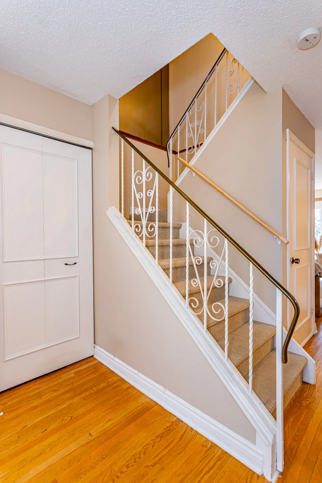 1-231 Windsor Ave-16.jpg