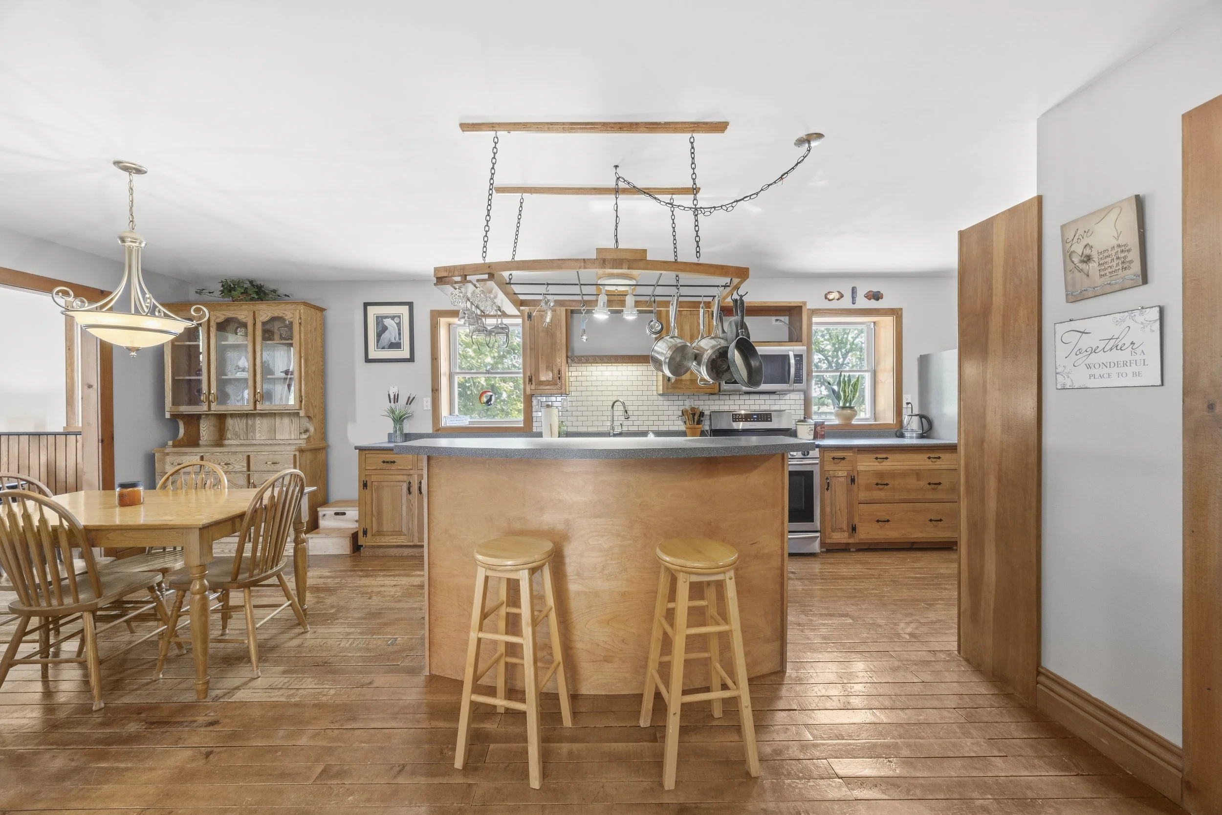 3229 Mcgillivray Dr -17.JPG