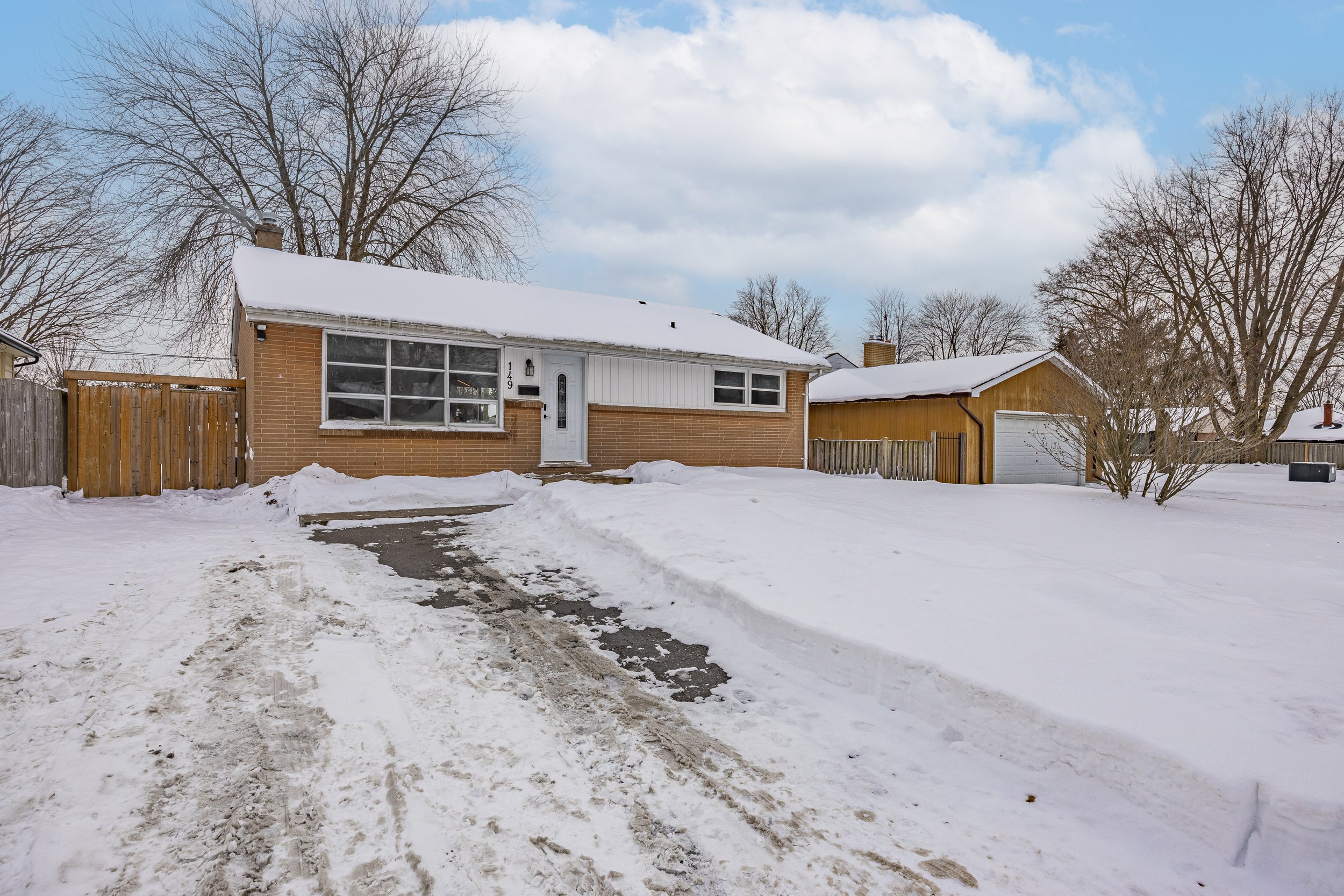 149 Jasper Cres -03.jpg