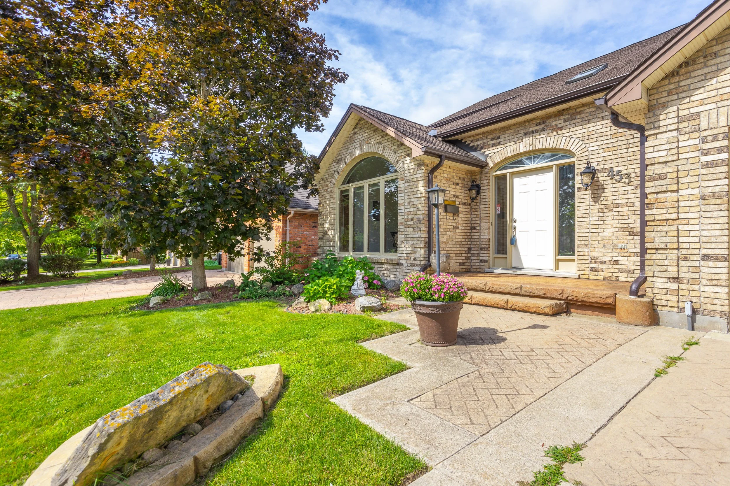 453 Grangeover Ave-4.jpg