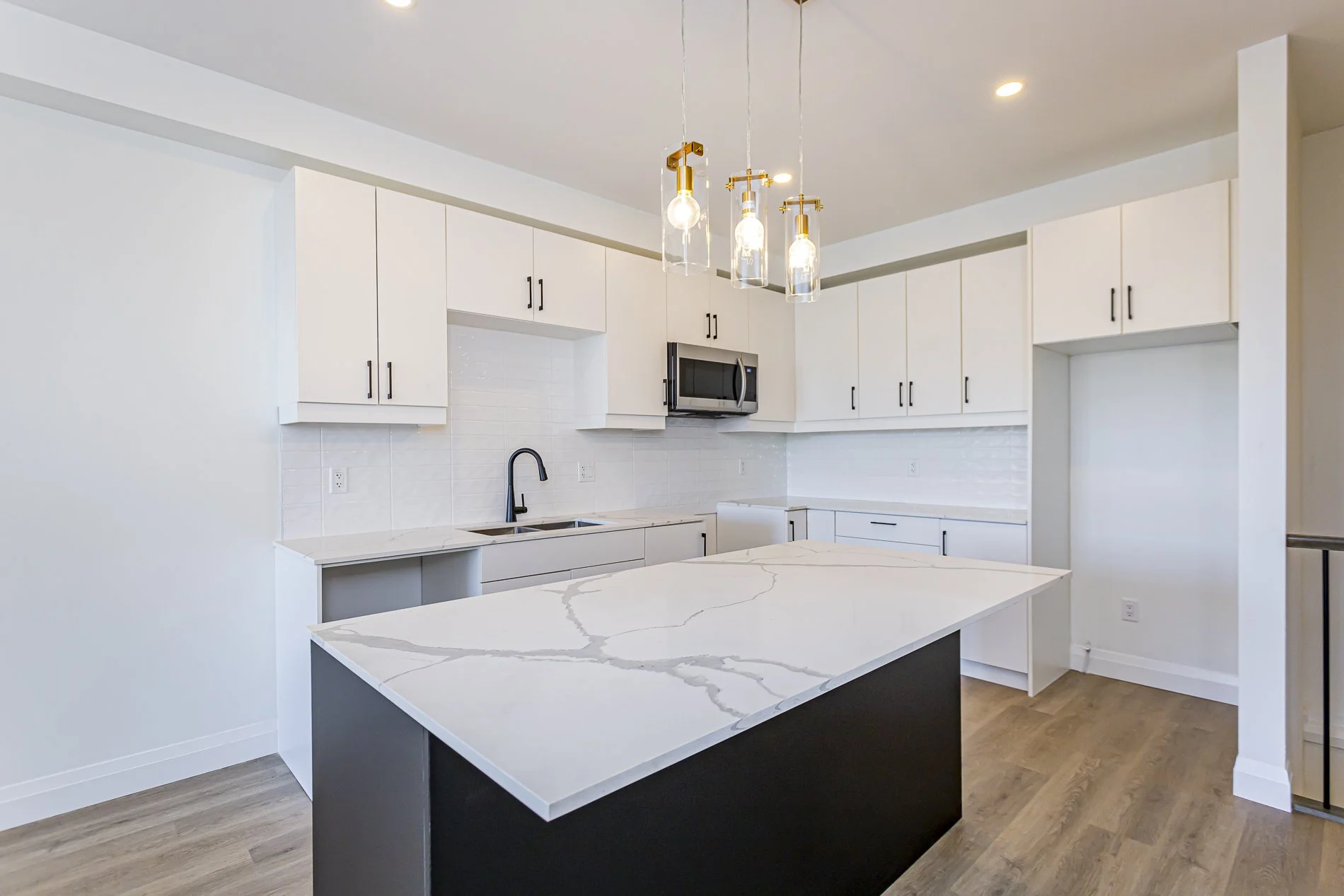 177-3900 Savoy St-Int_06.jpg