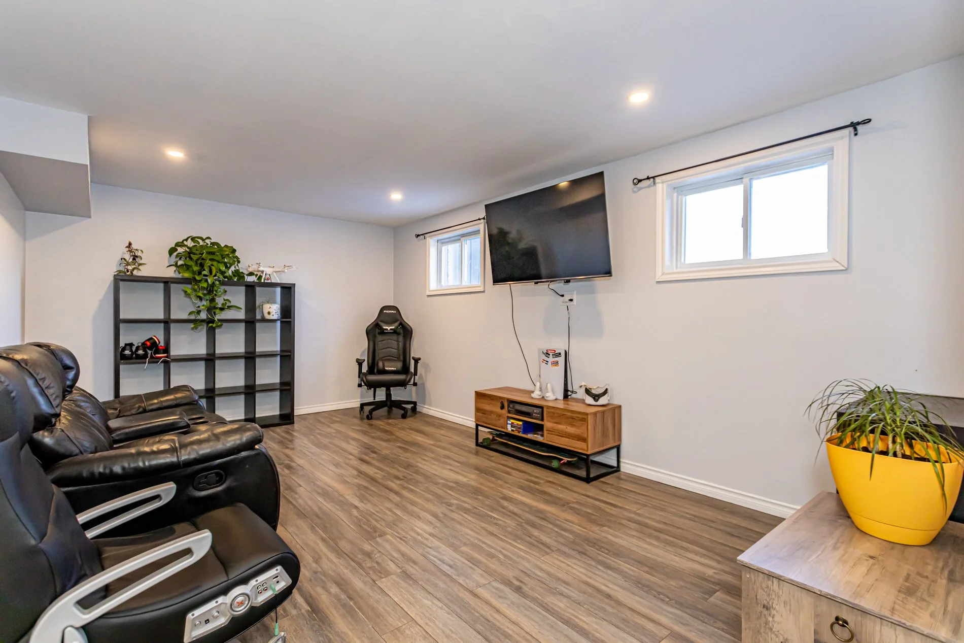 672 Alanbrook St-23.jpg