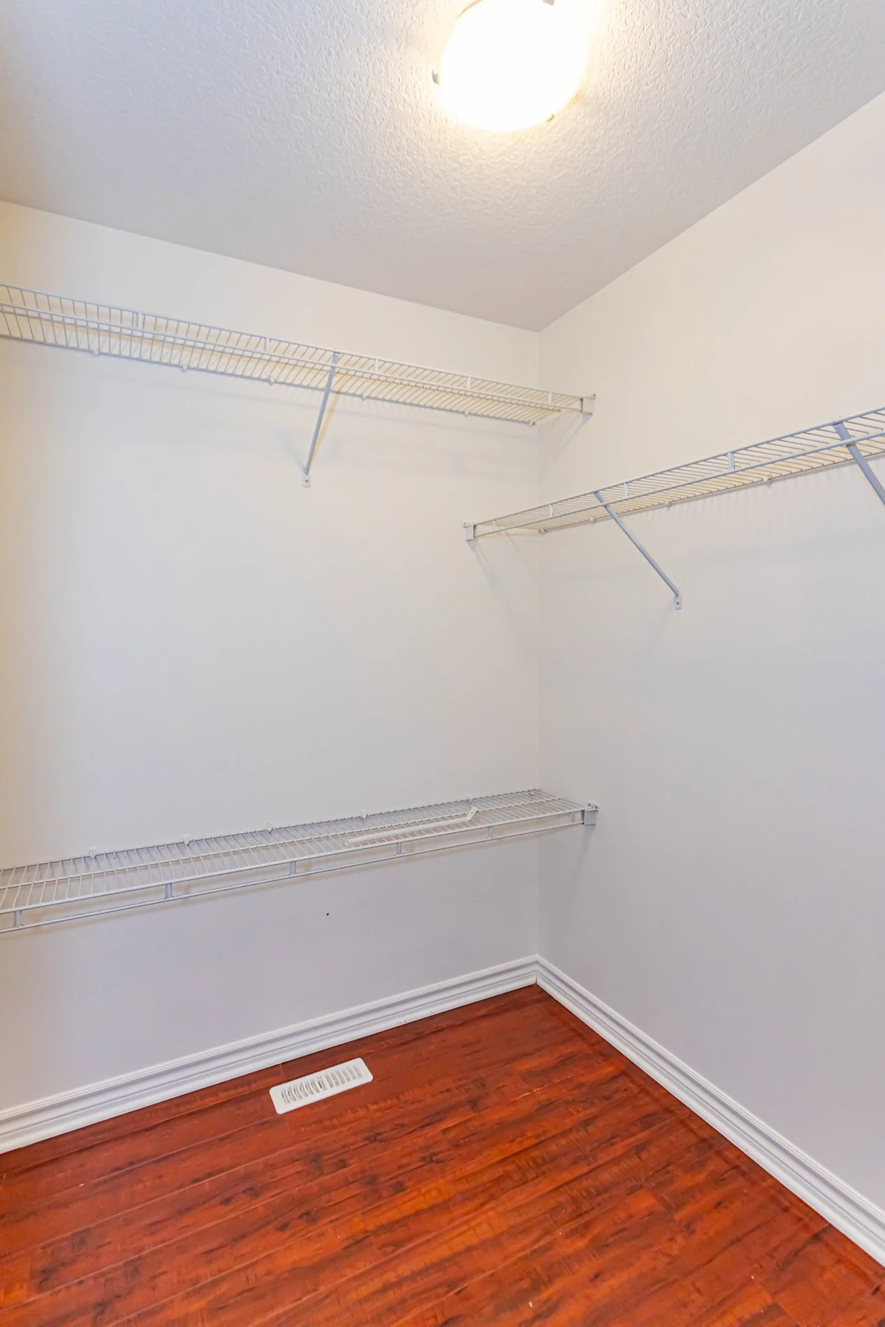 535 Harris Circle-16.jpg