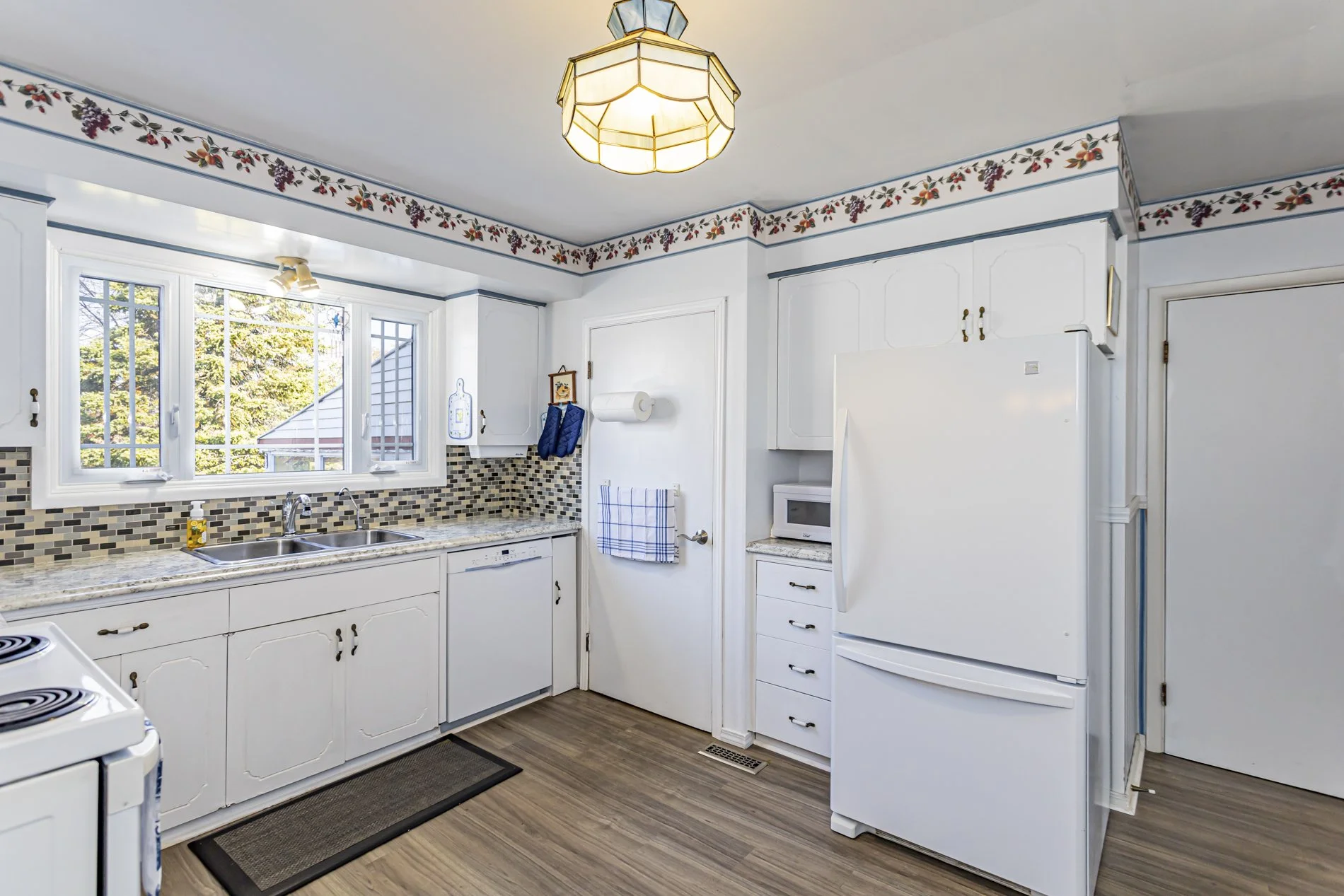 166 Base Line Rd W_15.JPG