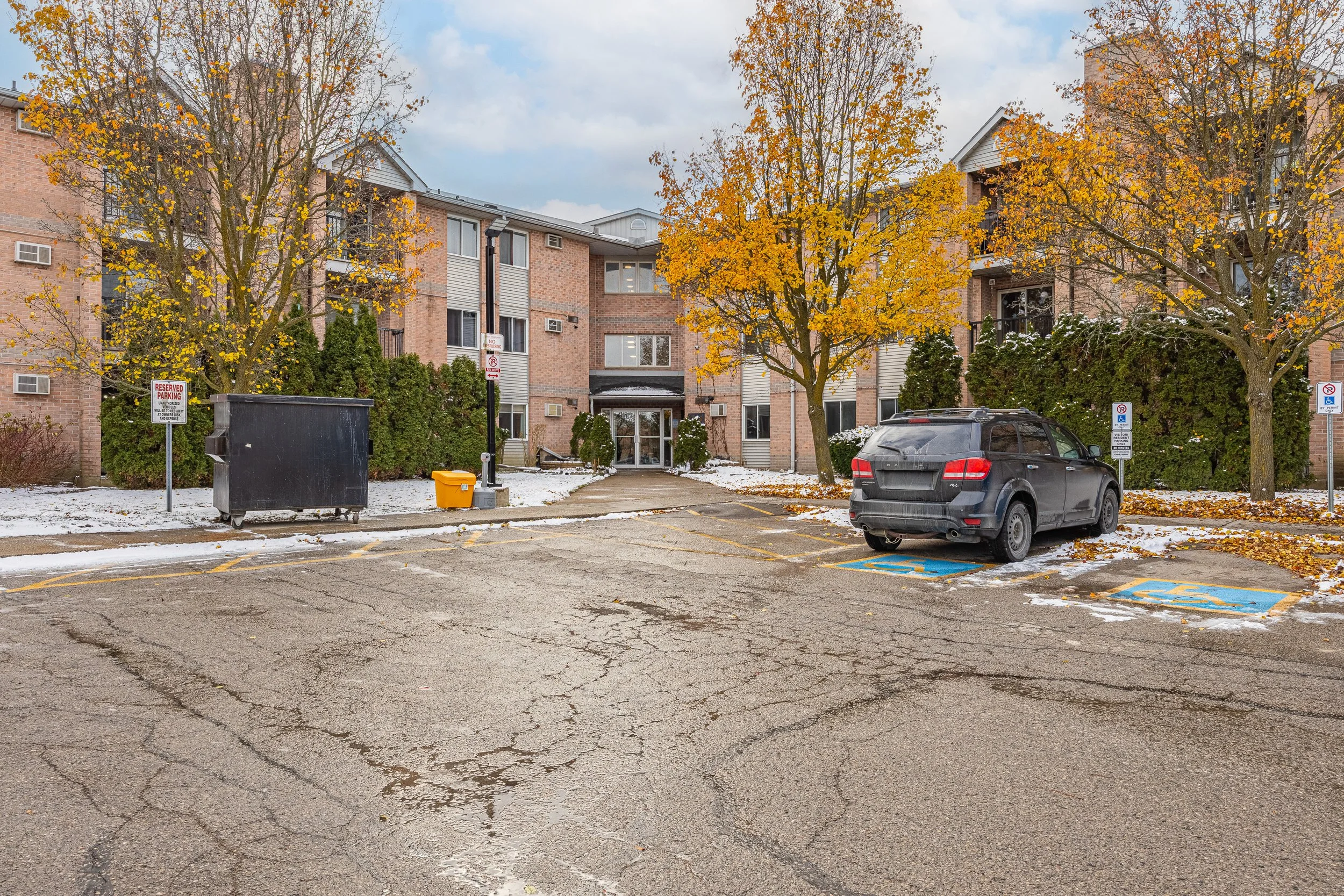 208 - 2228 Trafalgar St -34.jpg