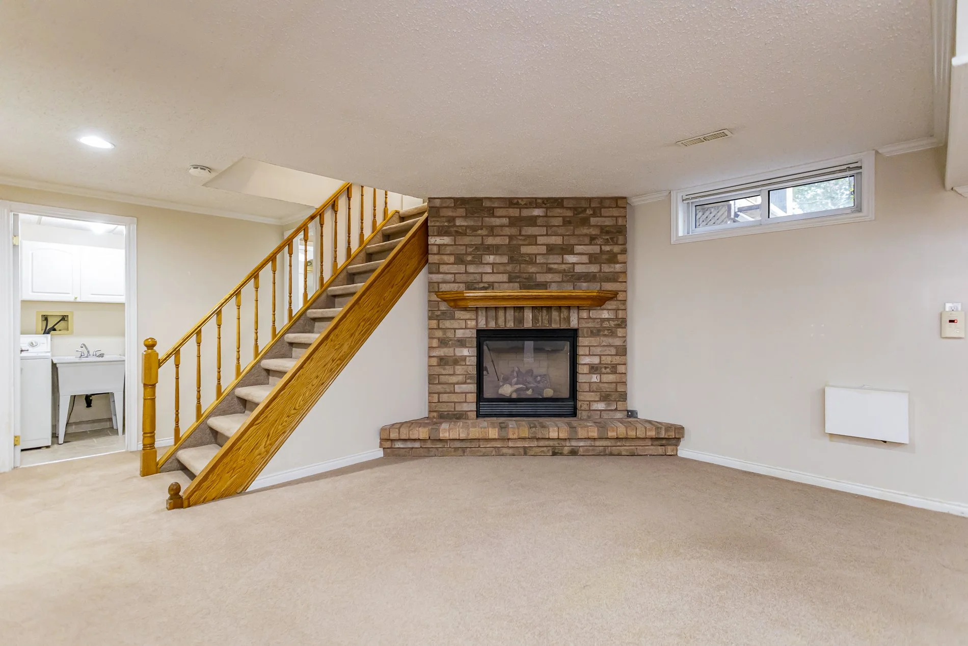 458 Three Valleys Cres_32.jpg