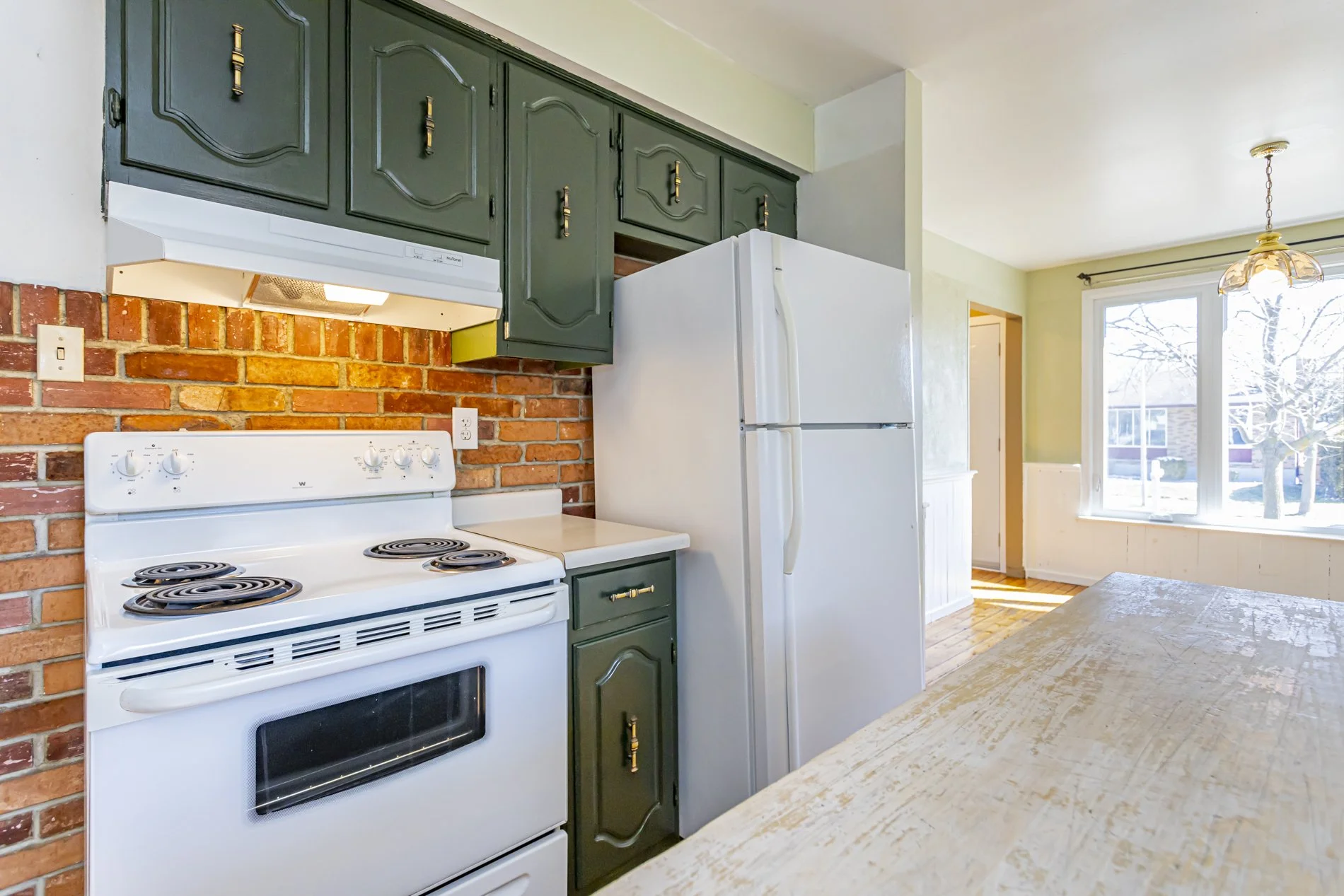 129 Nicholas Cres_14.jpg
