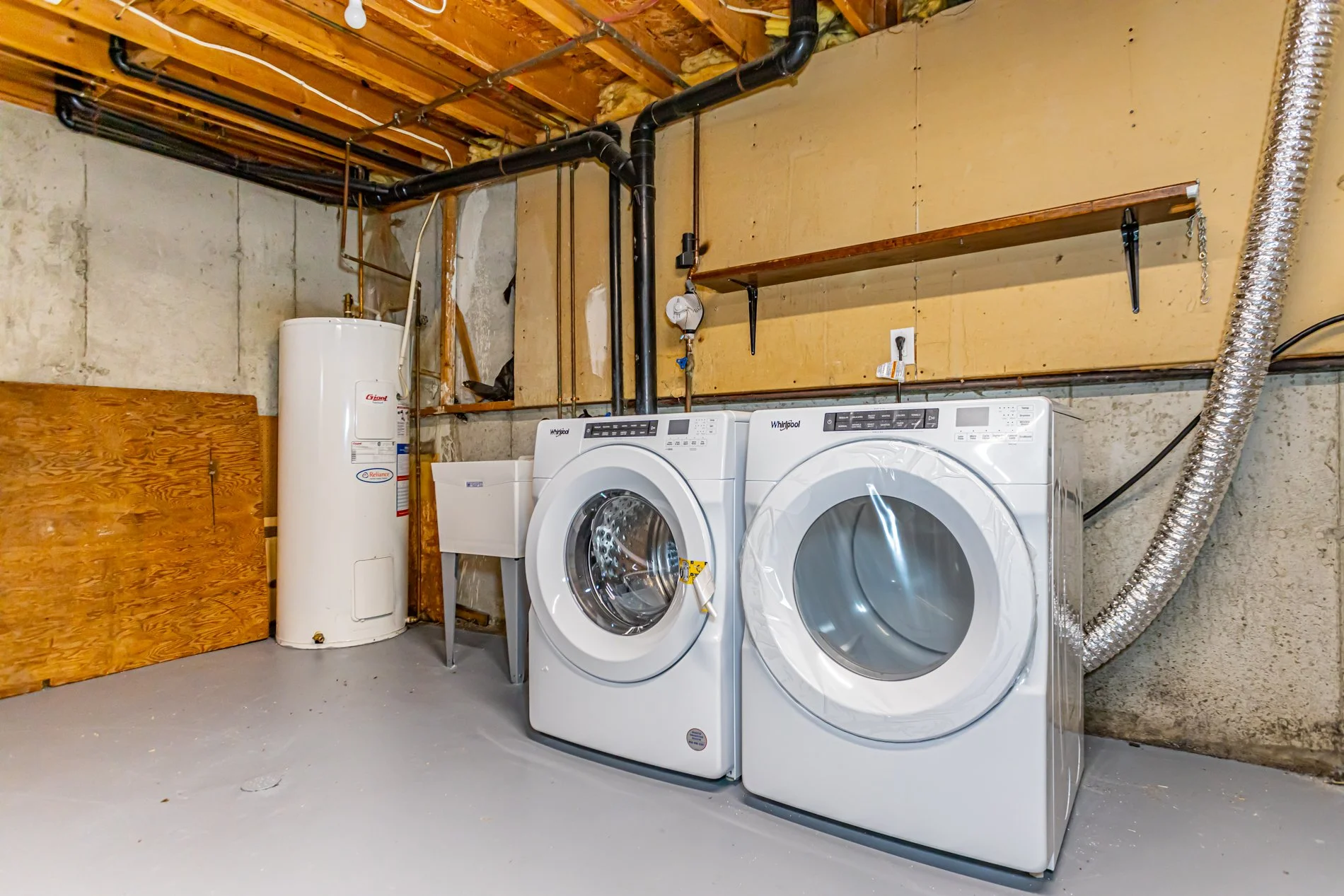 42-355 Sandringham Cres-29.jpg