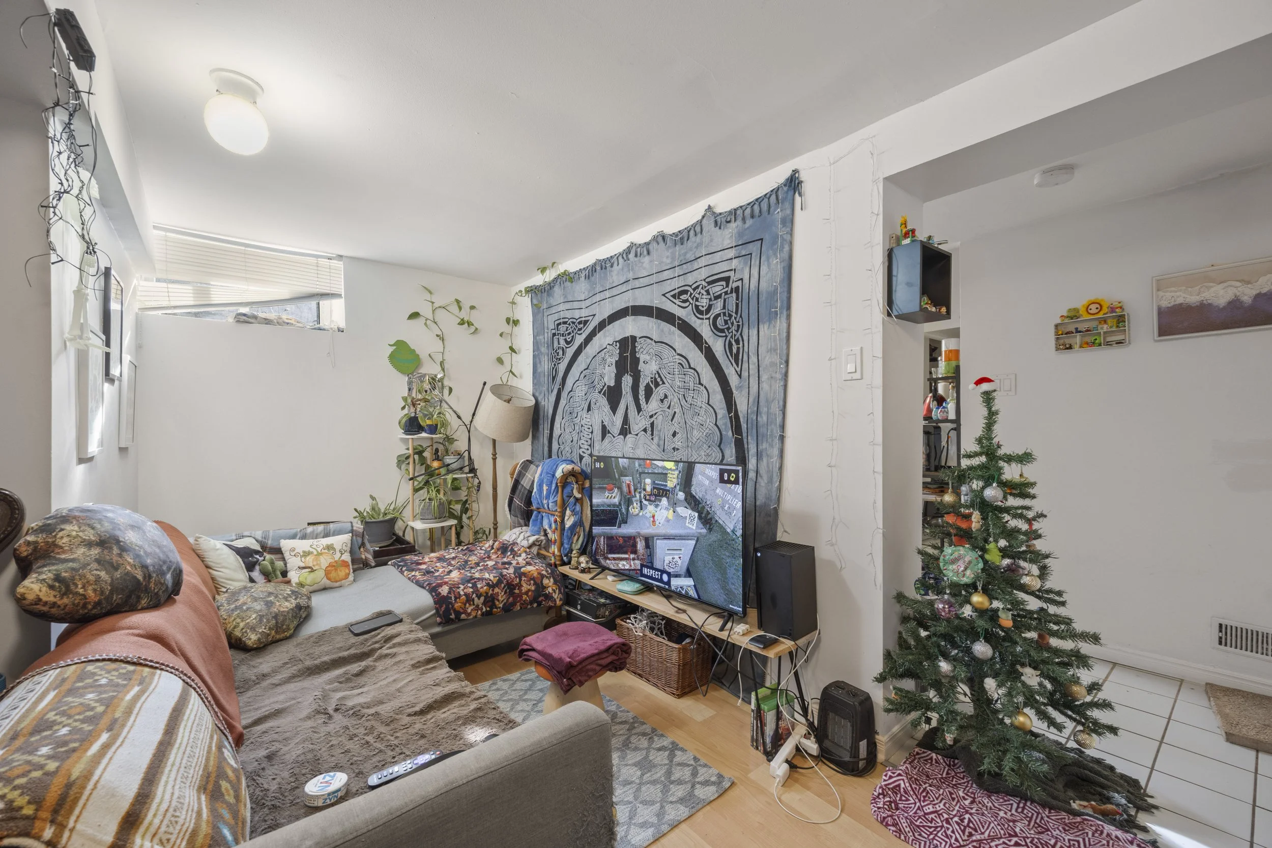 551 Adealide St North -33.JPG