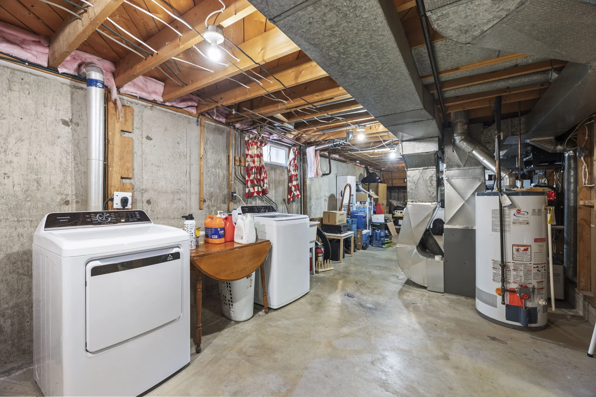 8 Kenwood Cres -32.JPG