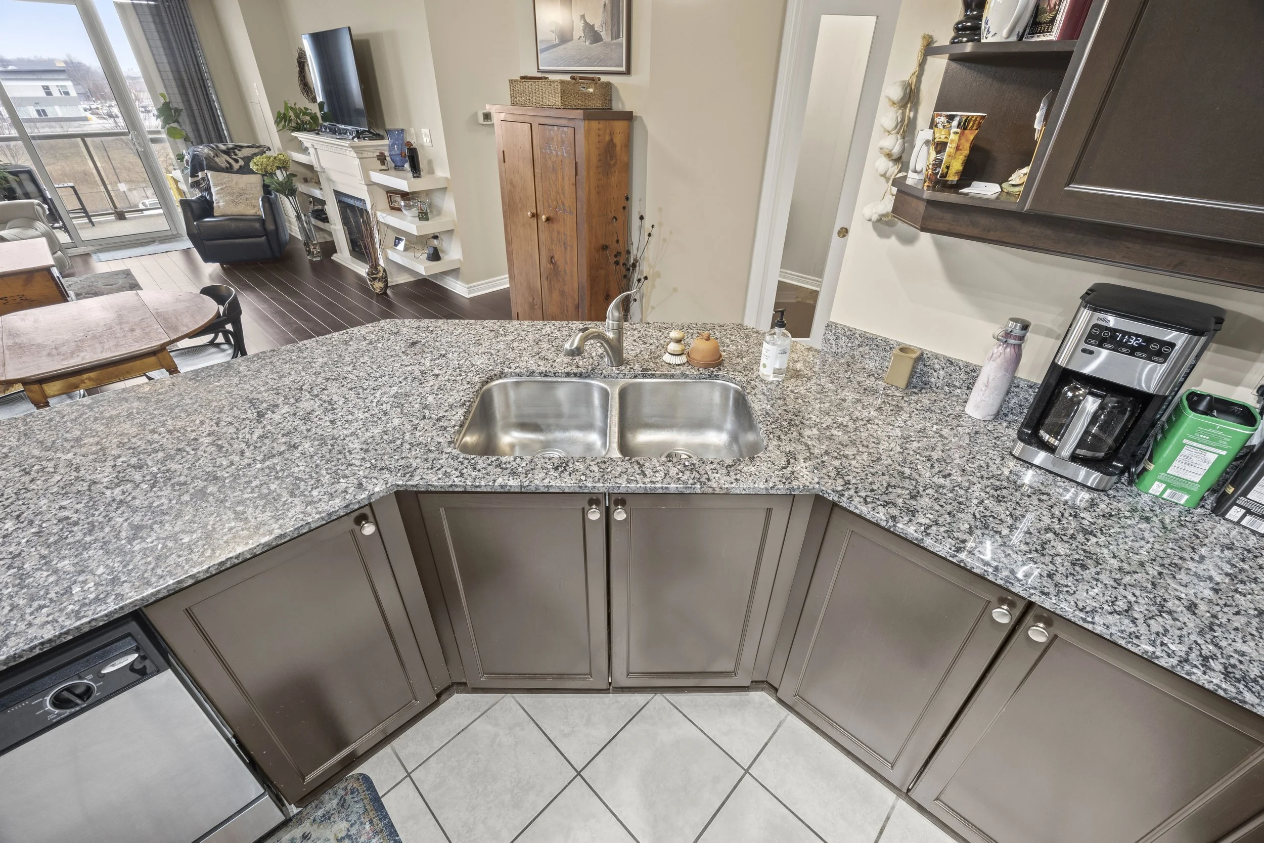 406-1030 Coronation Dr -14.JPG