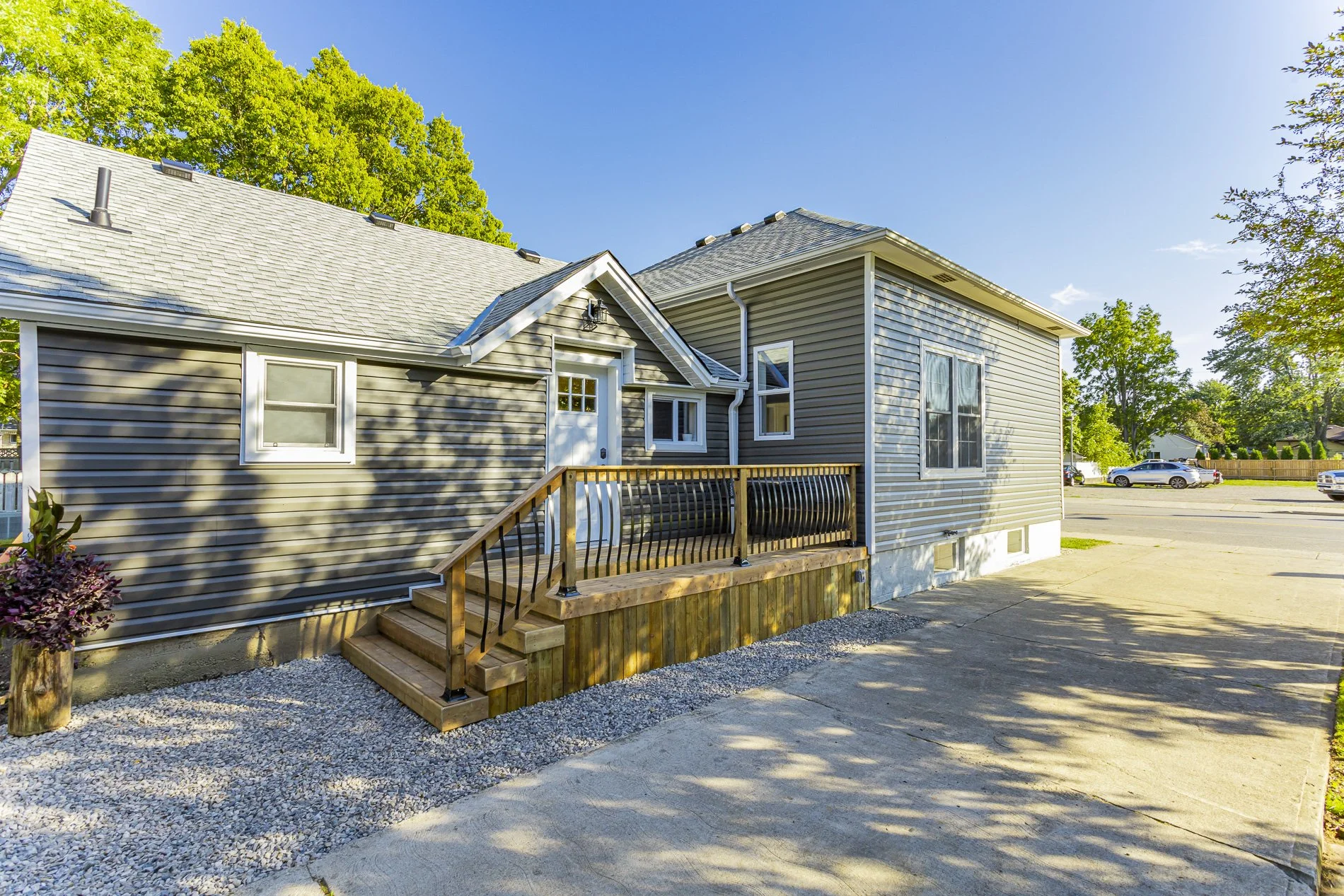 168 Ailsa Craig Main St_01.jpg