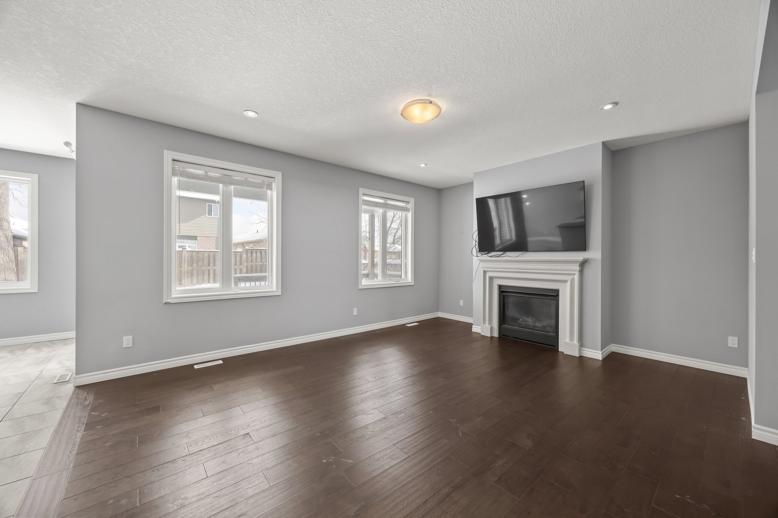 471 Sophia Cres -09.JPG