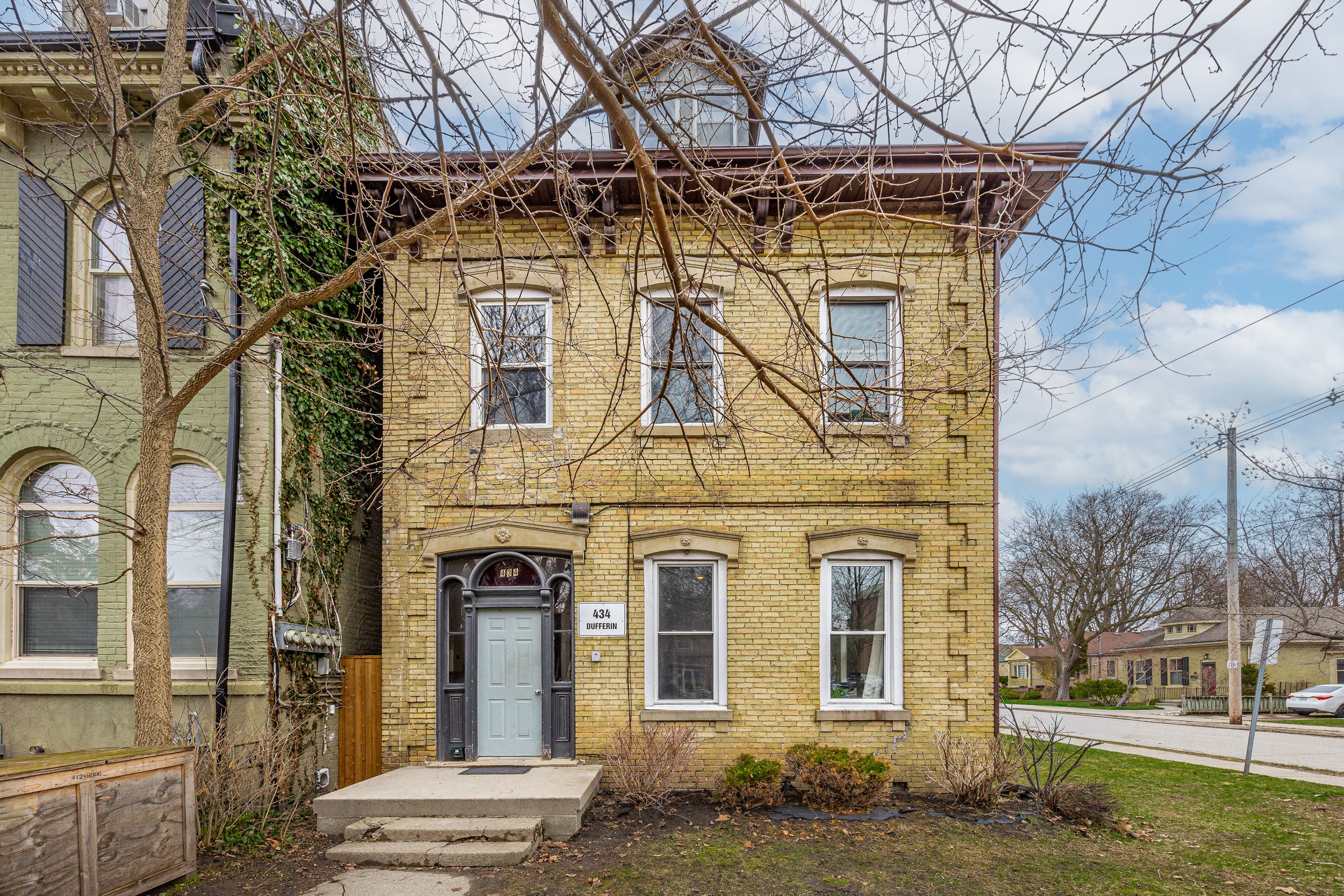 434 Dufferin Ave -03.jpg