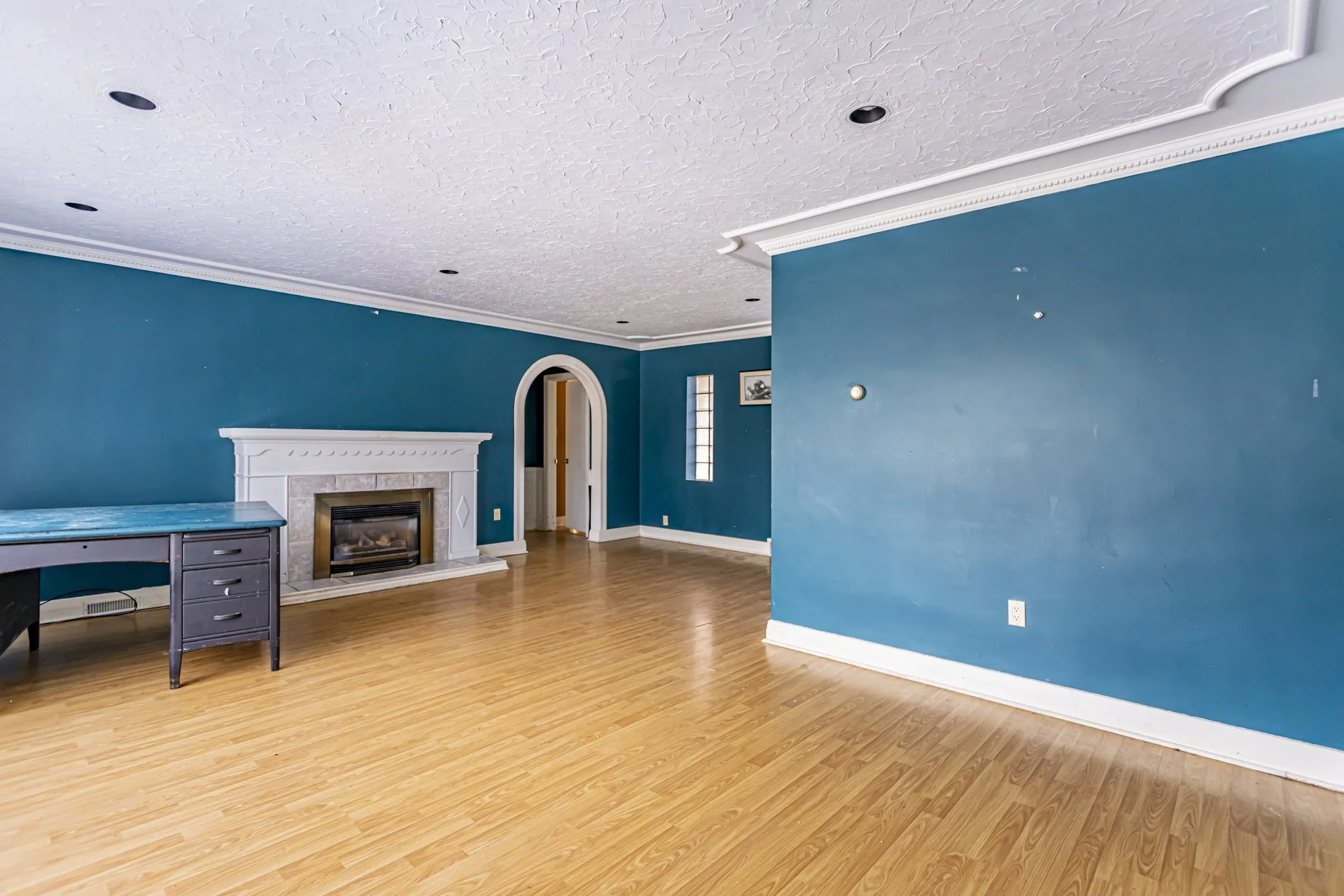 545 Commissioners Rd W_11.JPG