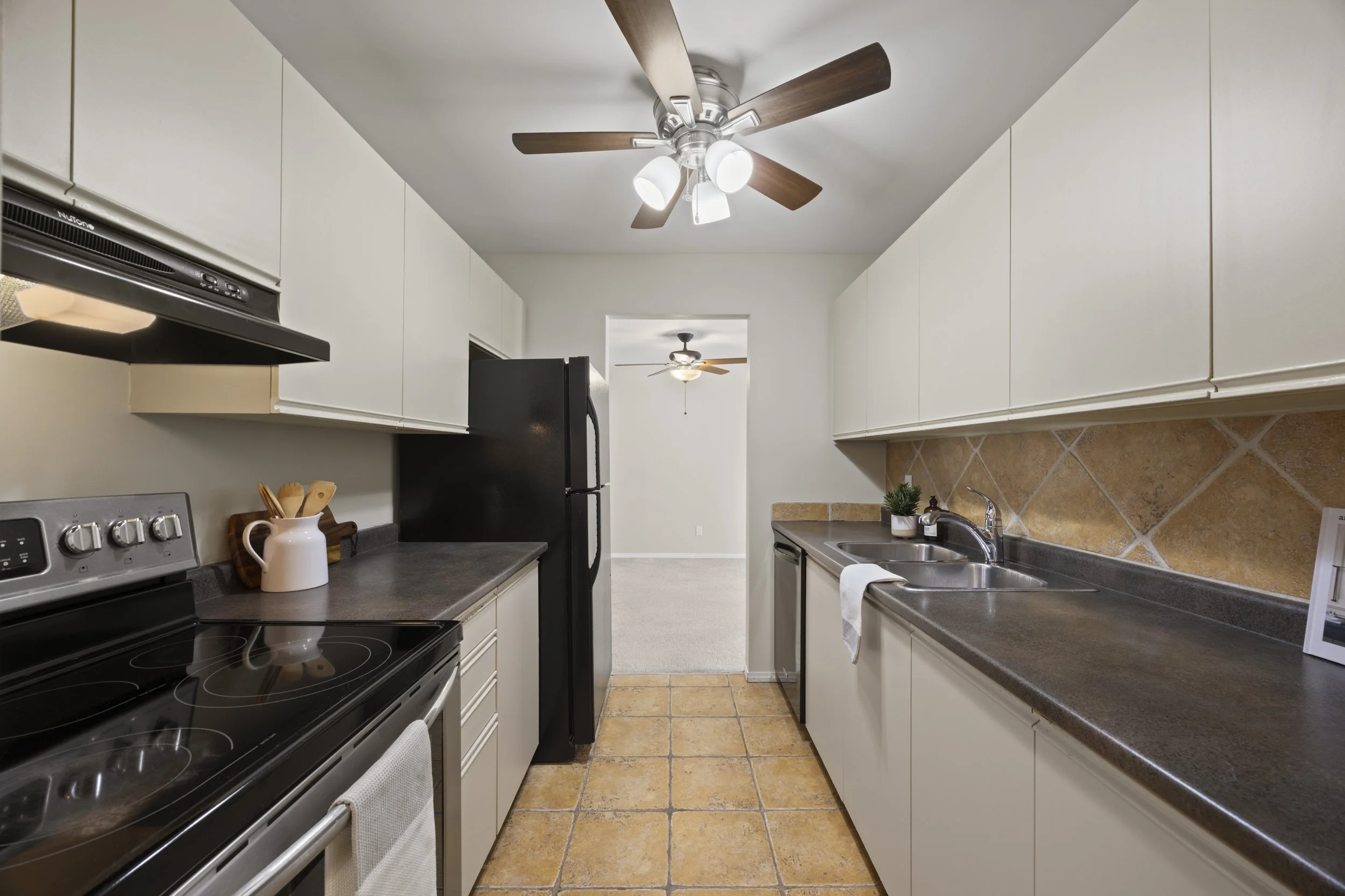 208 - 2228 Trafalgar St -05.JPG