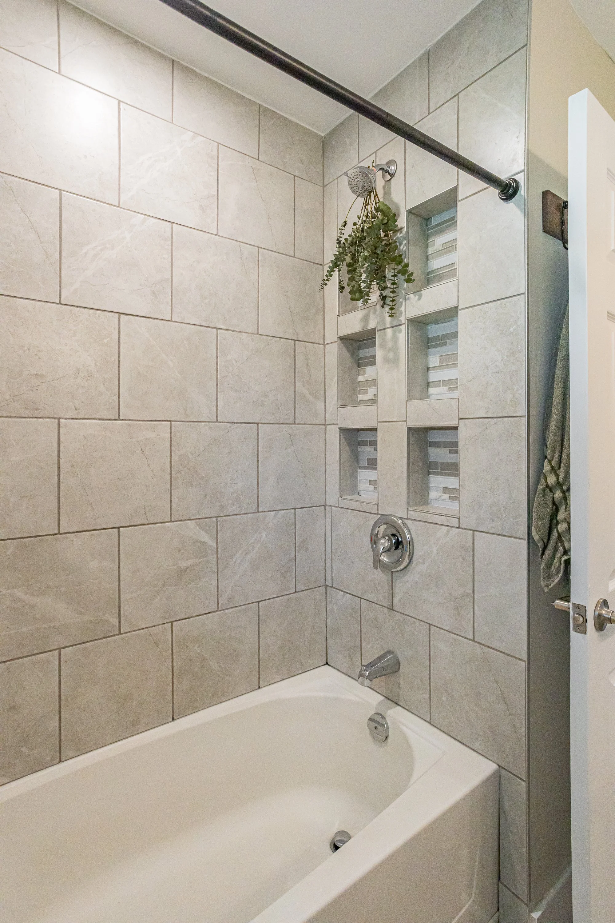 1718 Whitehall Dr-28.jpg