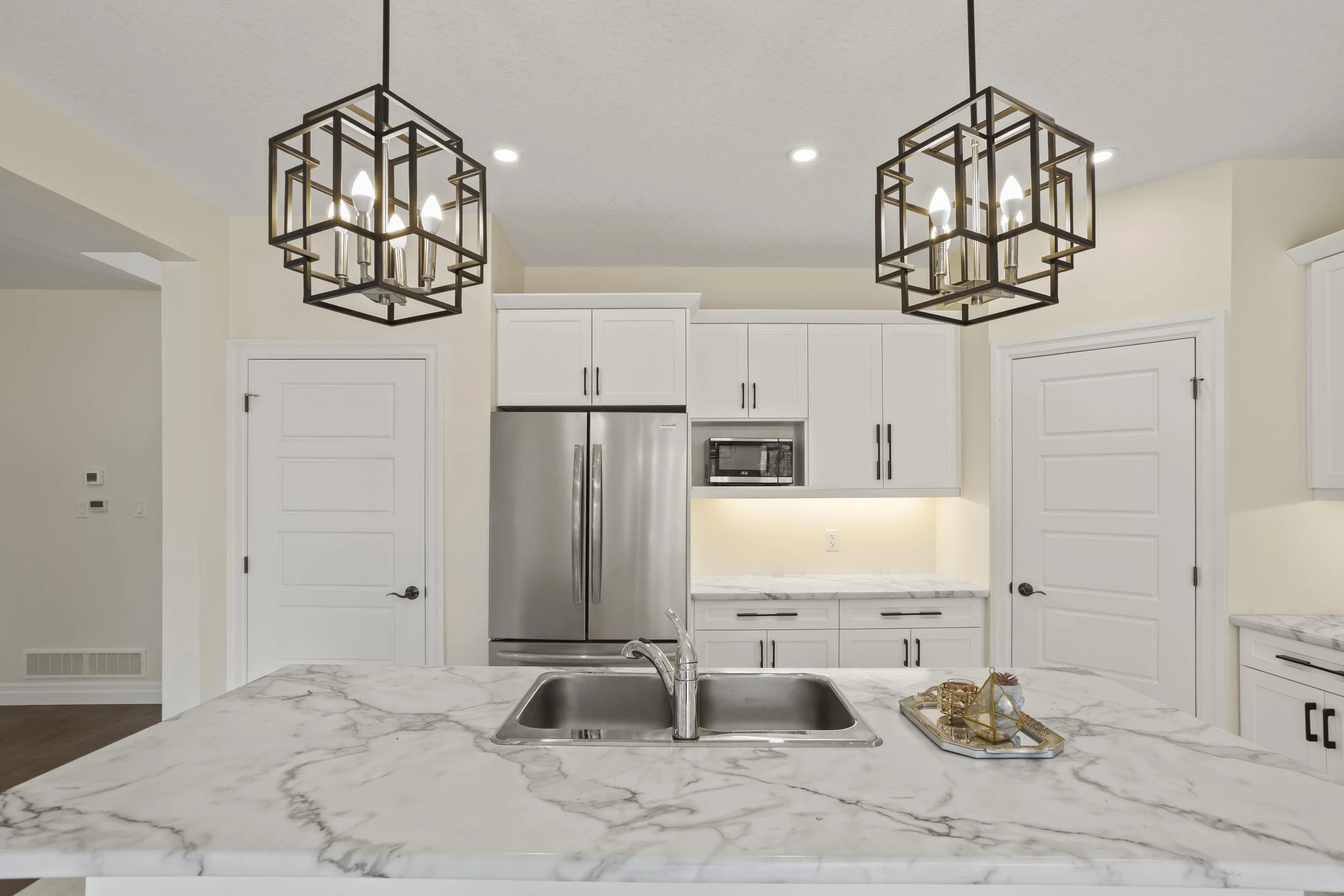 74 Royal Cres -13.JPG