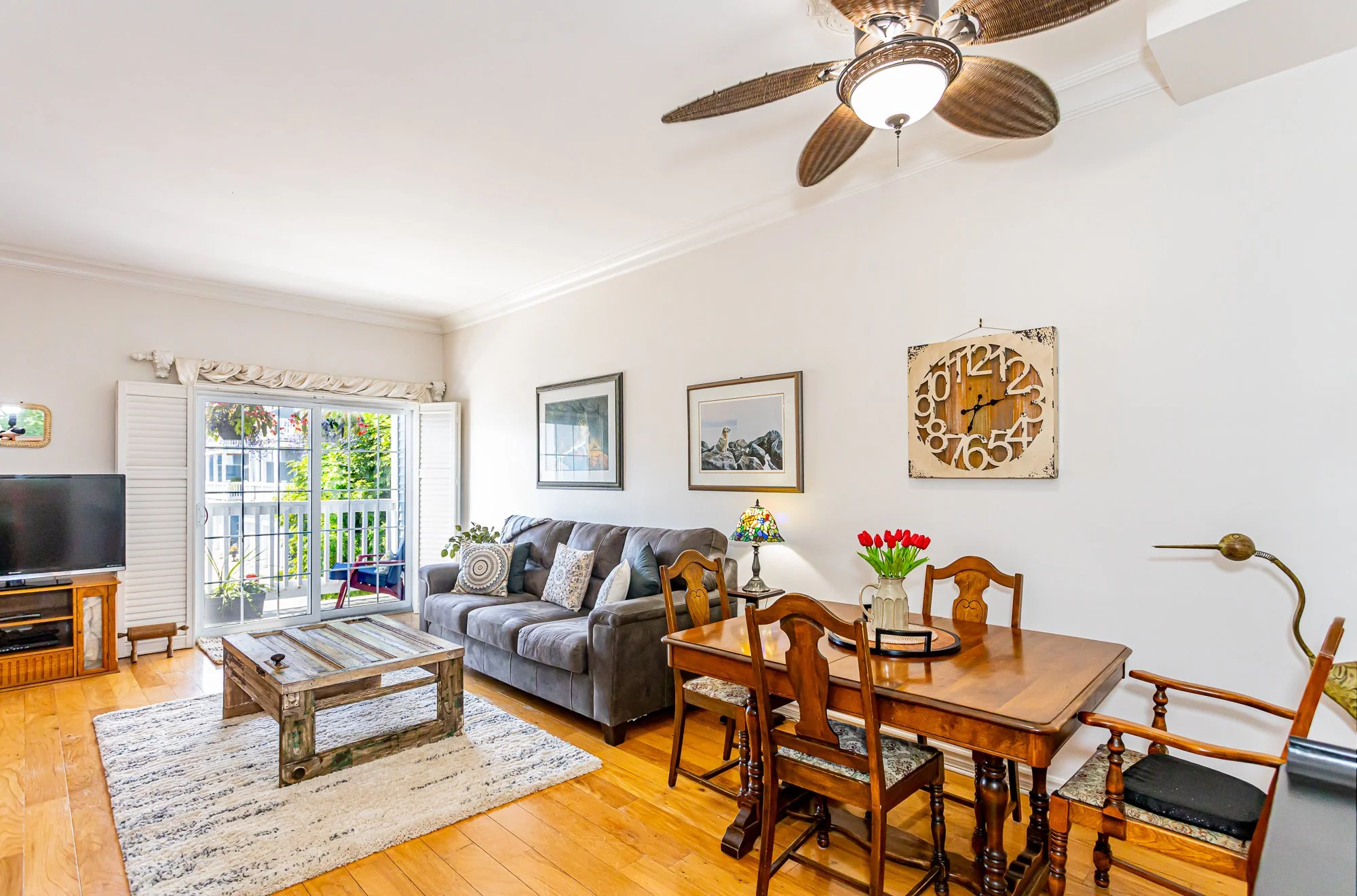 24-374 Front St-11.jpg