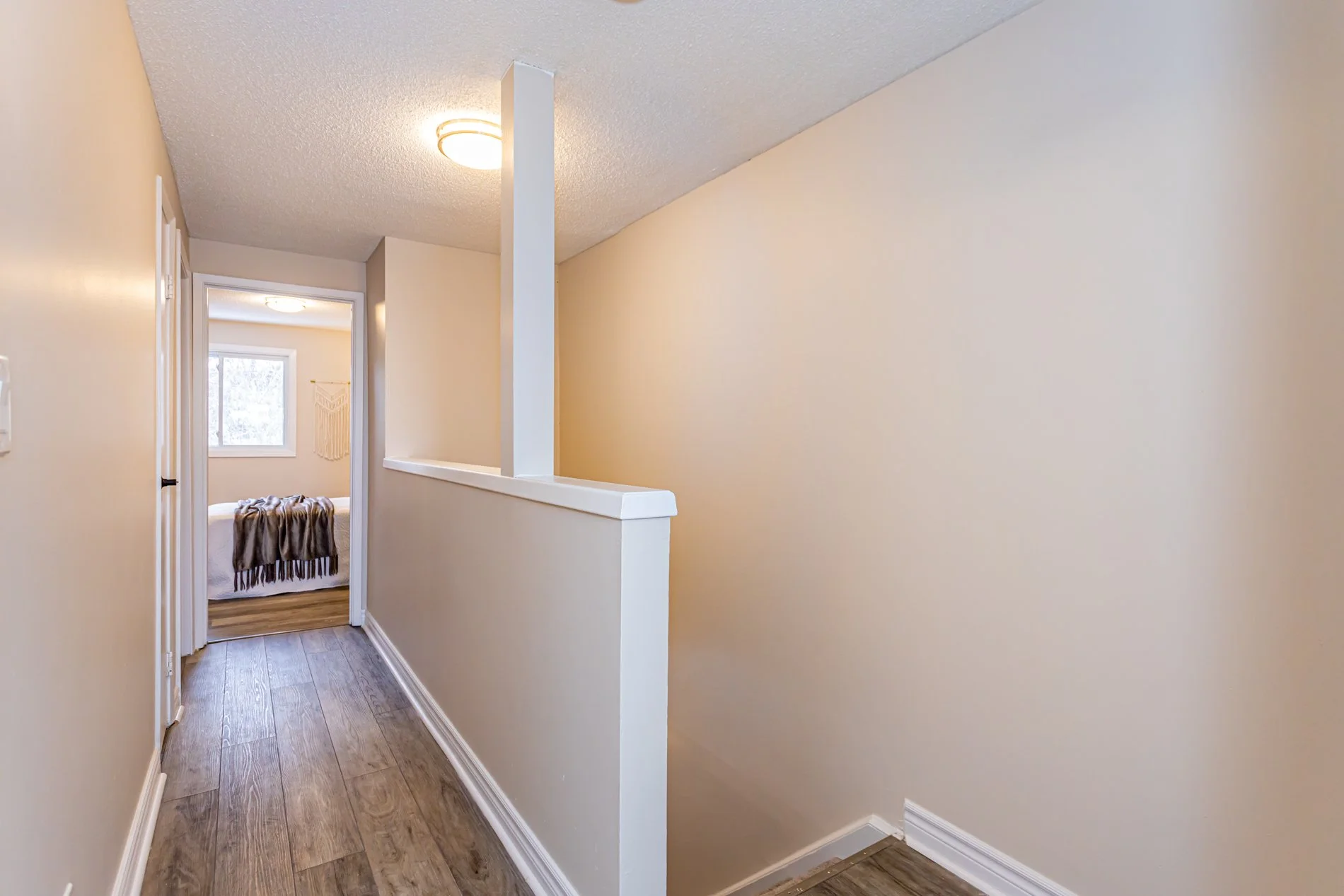 42-355 Sandringham Cres-15.jpg