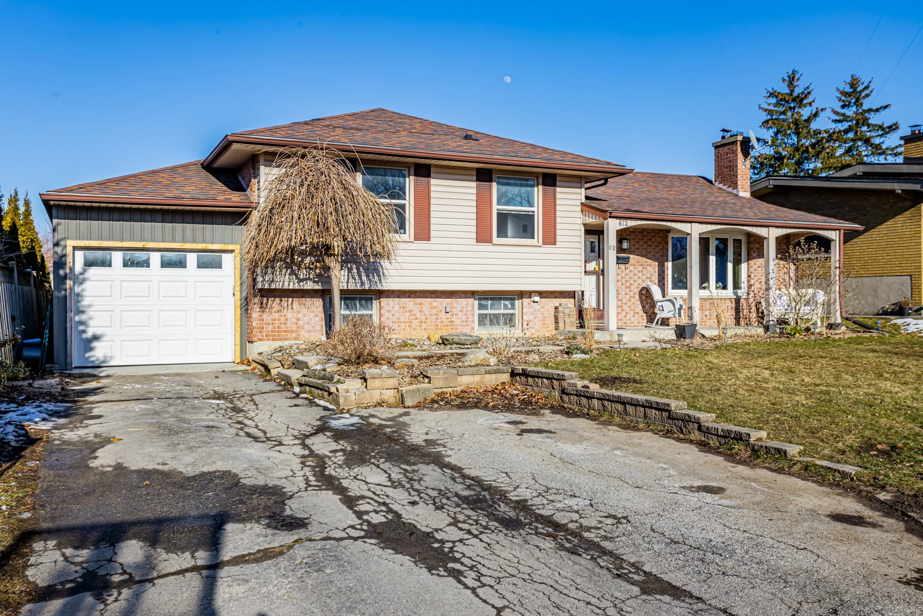 672 Alanbrook St-1.jpg