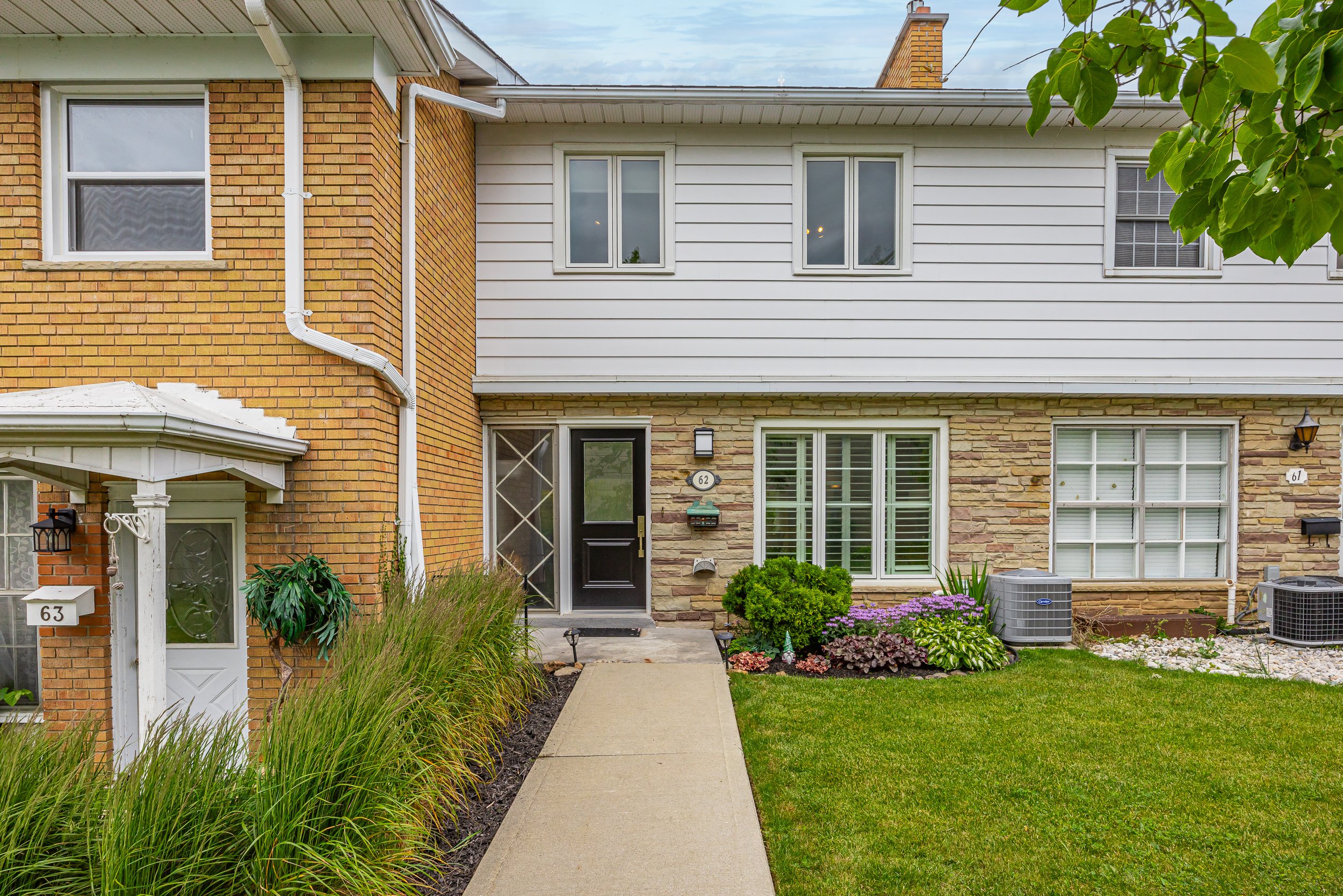 62-1220 Royal York Rd -01.jpg