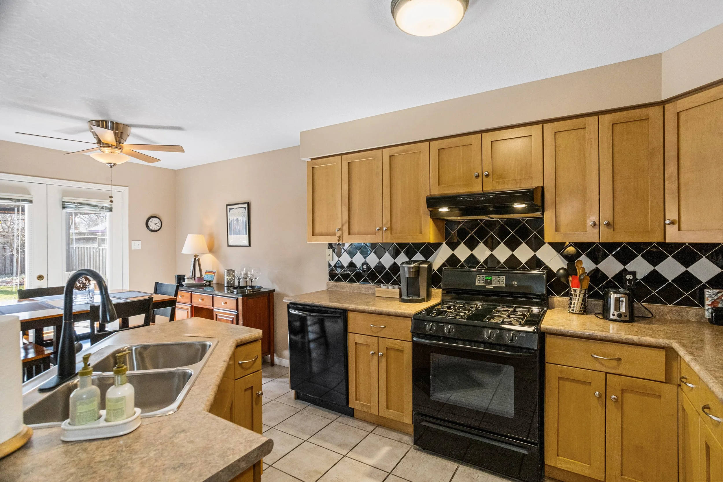 347 Ridgeview Court-17.jpg