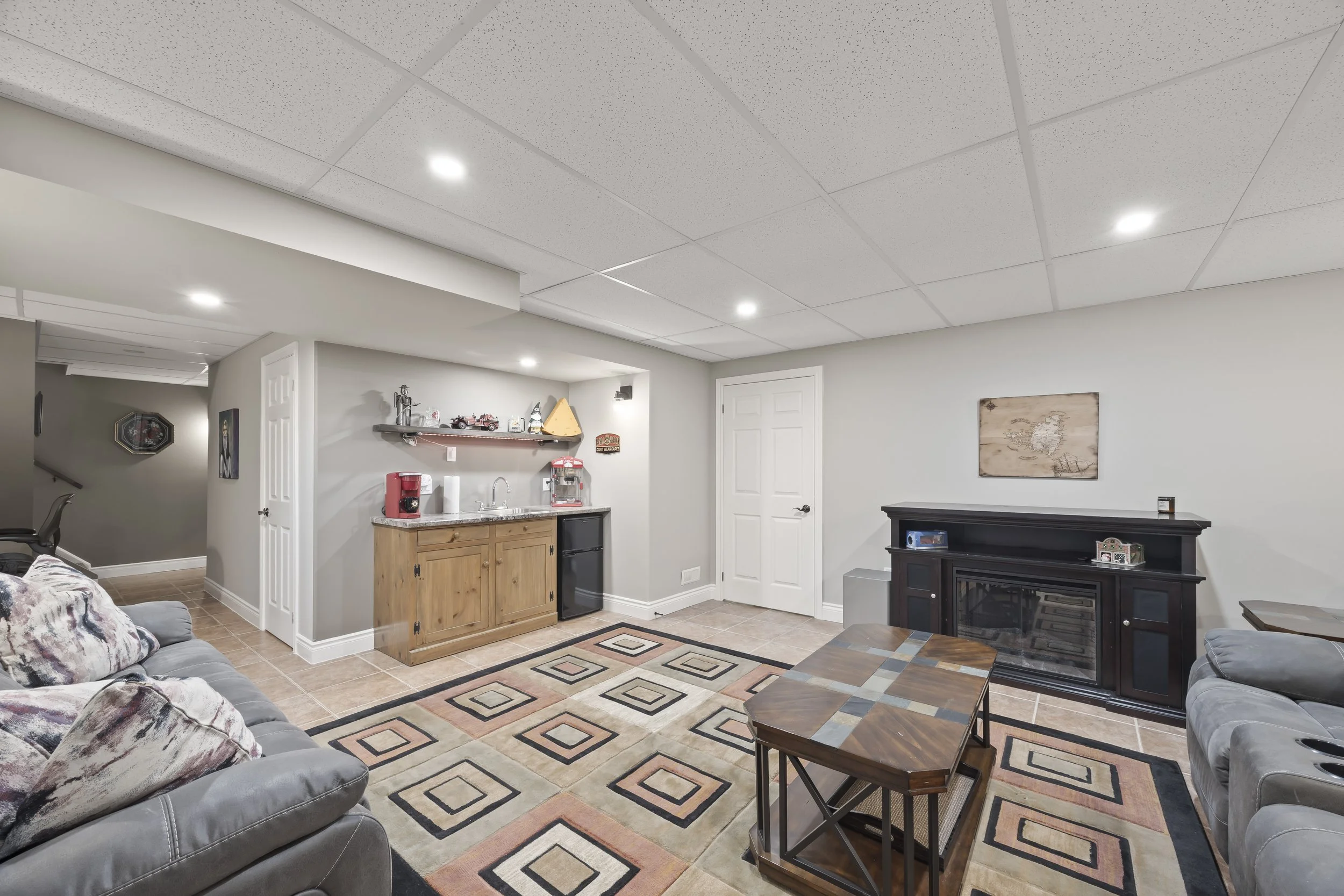 10159 Meadowlily Cres -33.JPG