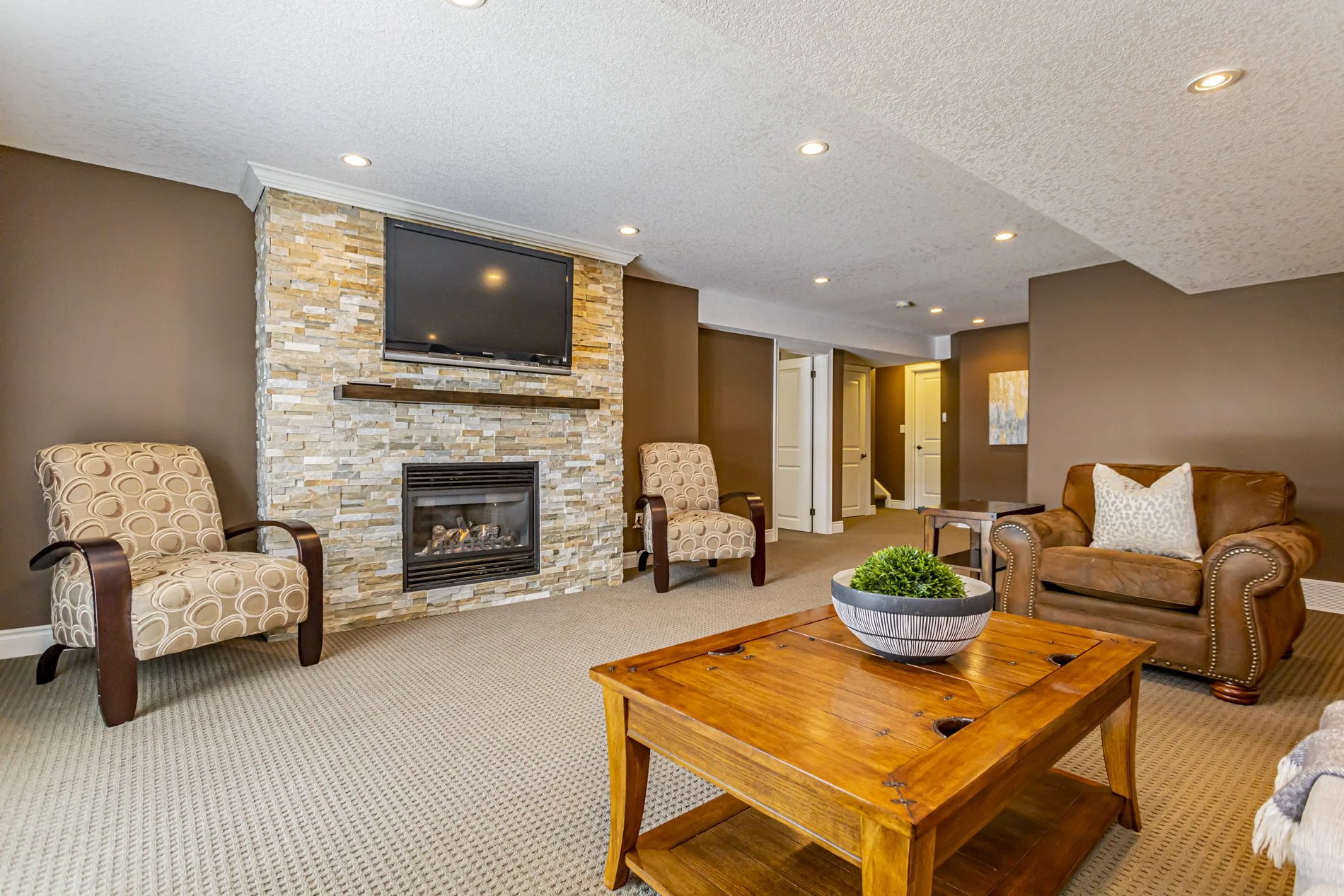 2161 Dogwood Cres_40.JPG