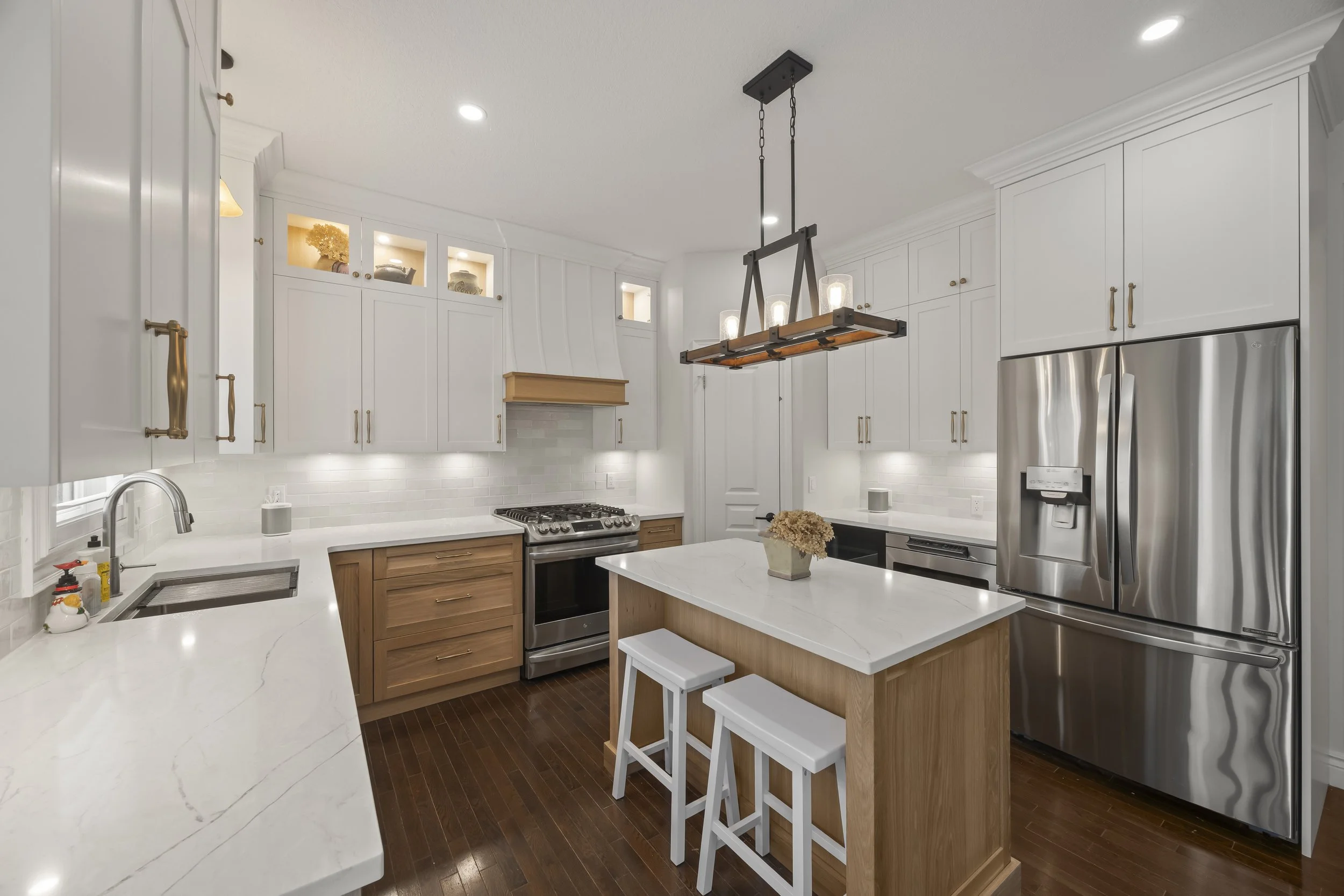 672 Clearwater Cres -03.JPG