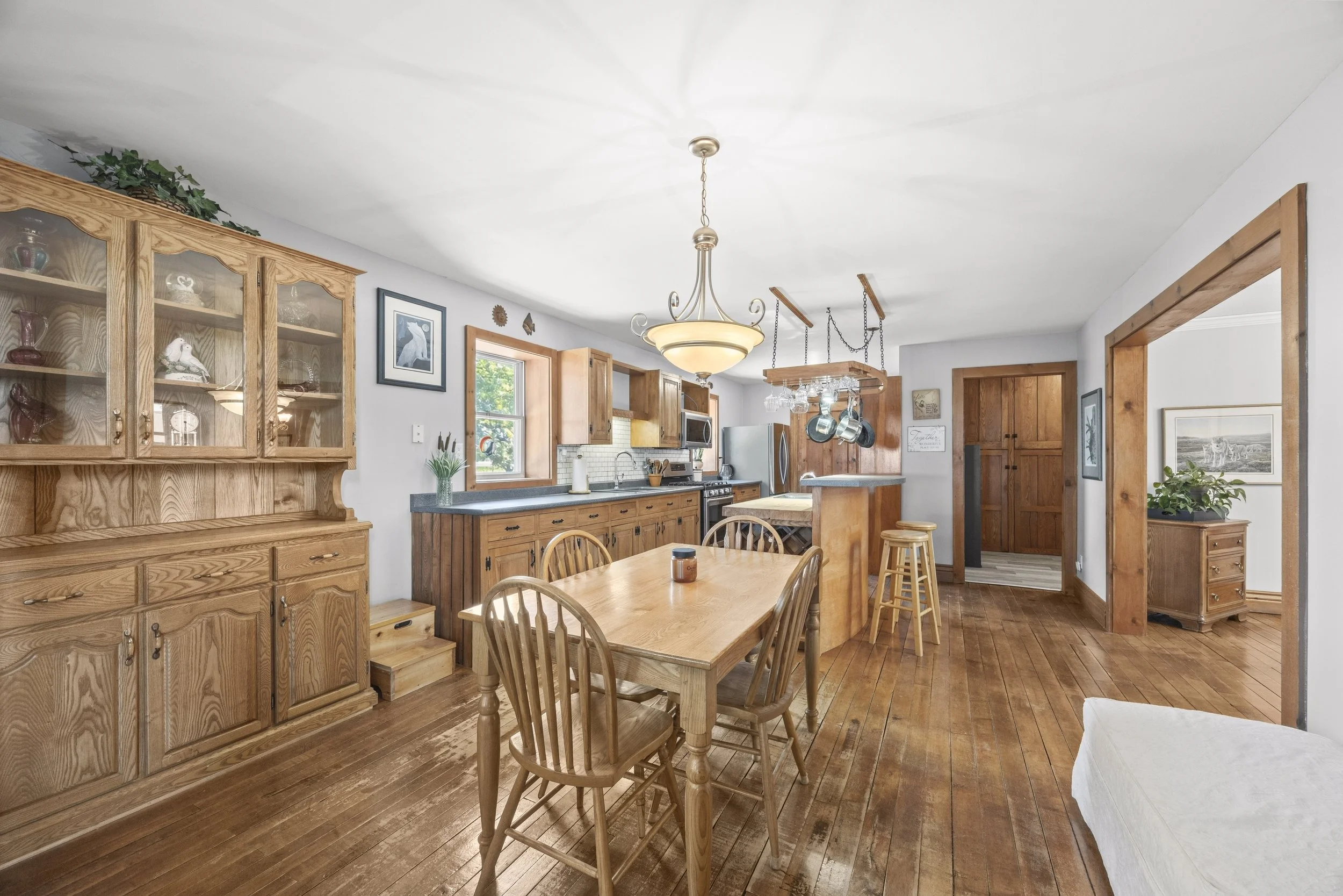 3229 Mcgillivray Dr -16.JPG