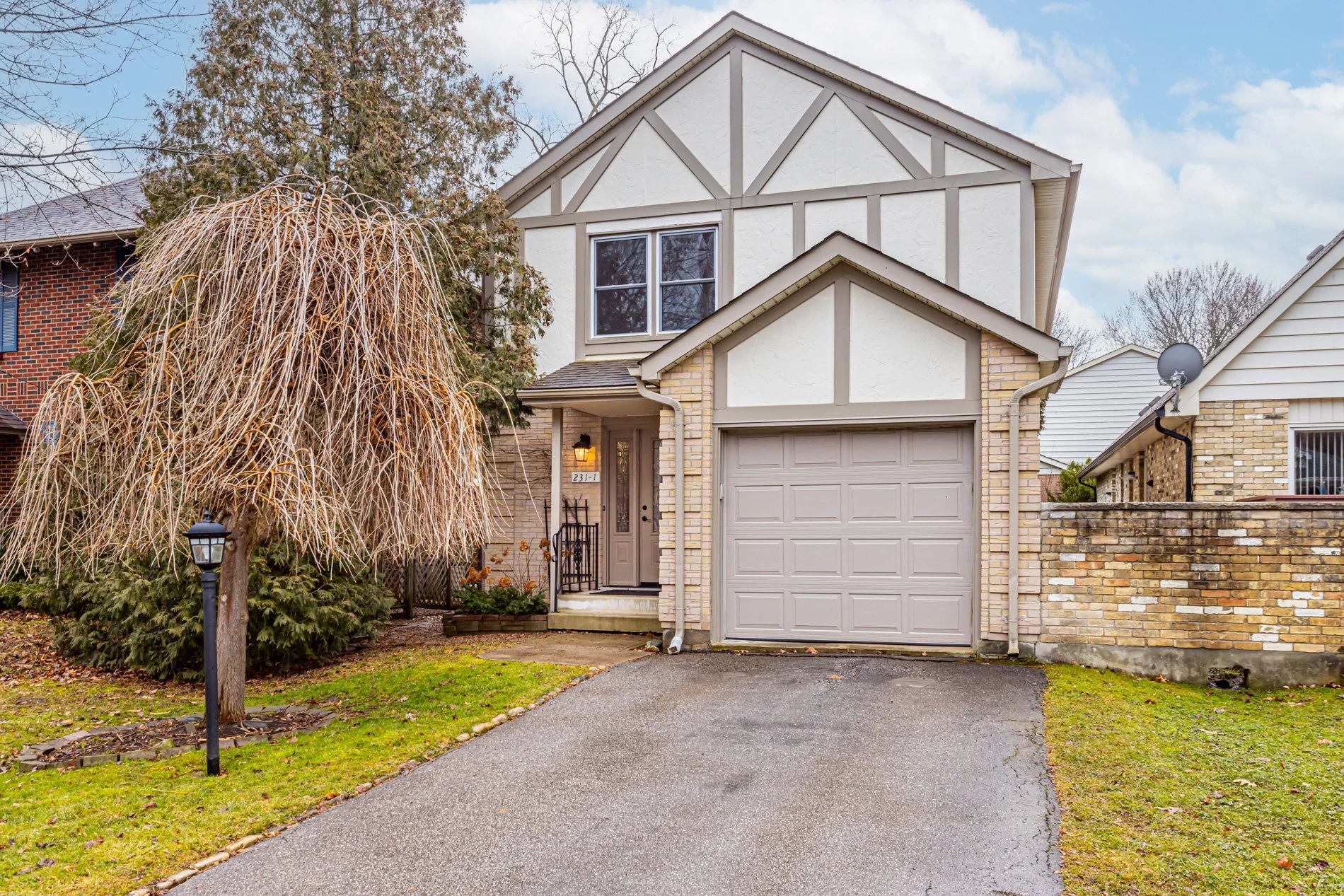 1-231 Windsor Ave-1.jpg