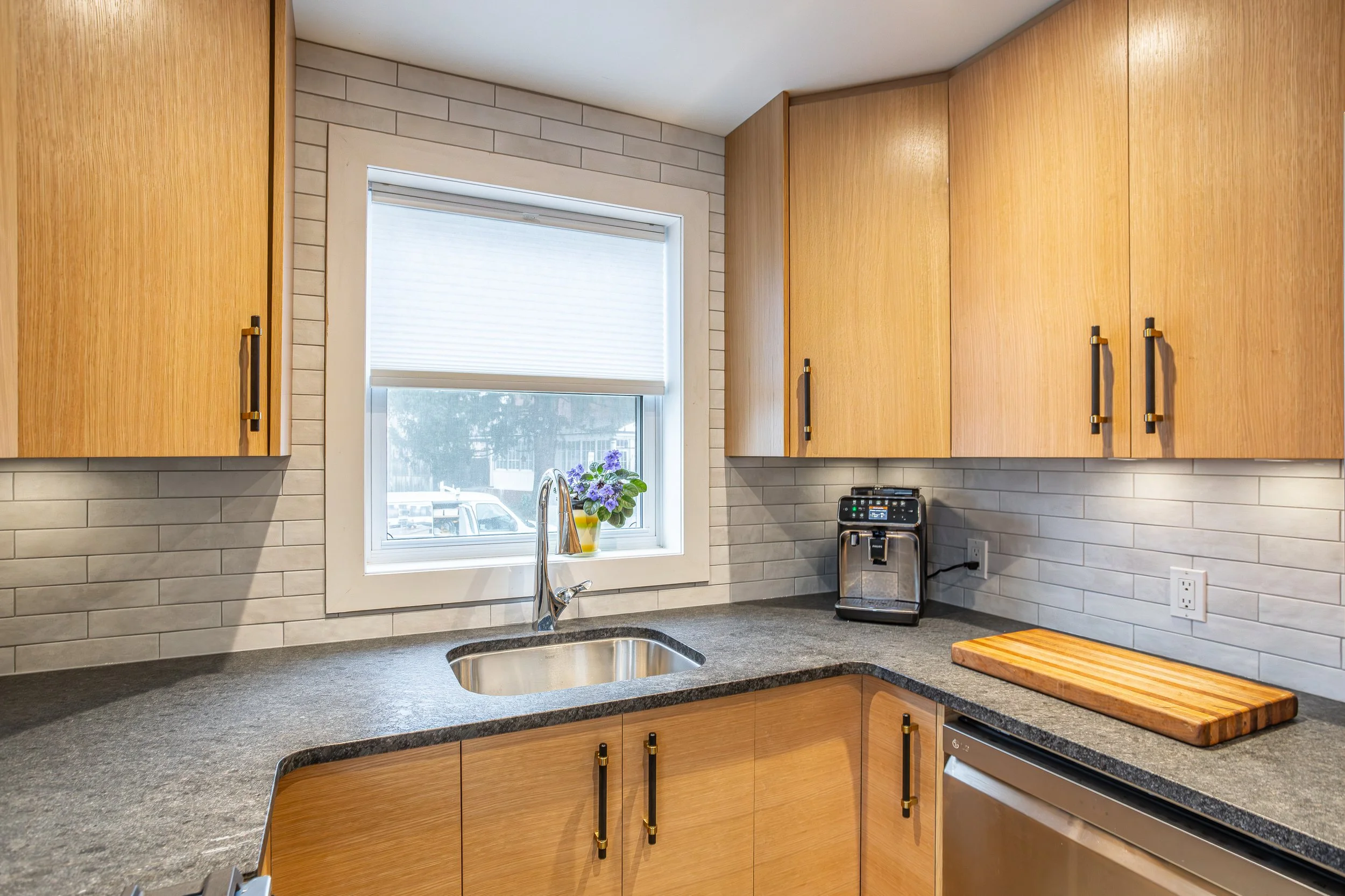 7017 Beattie St-6.jpg