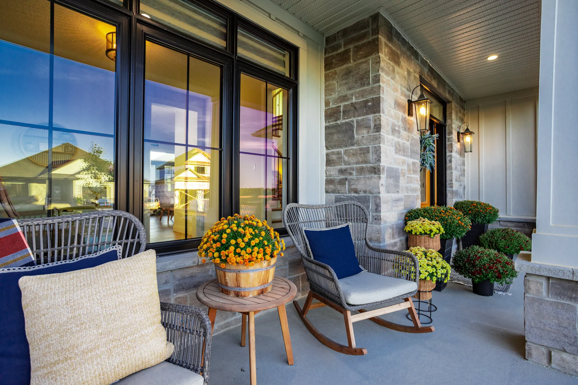 2555 Bond St_05.jpg