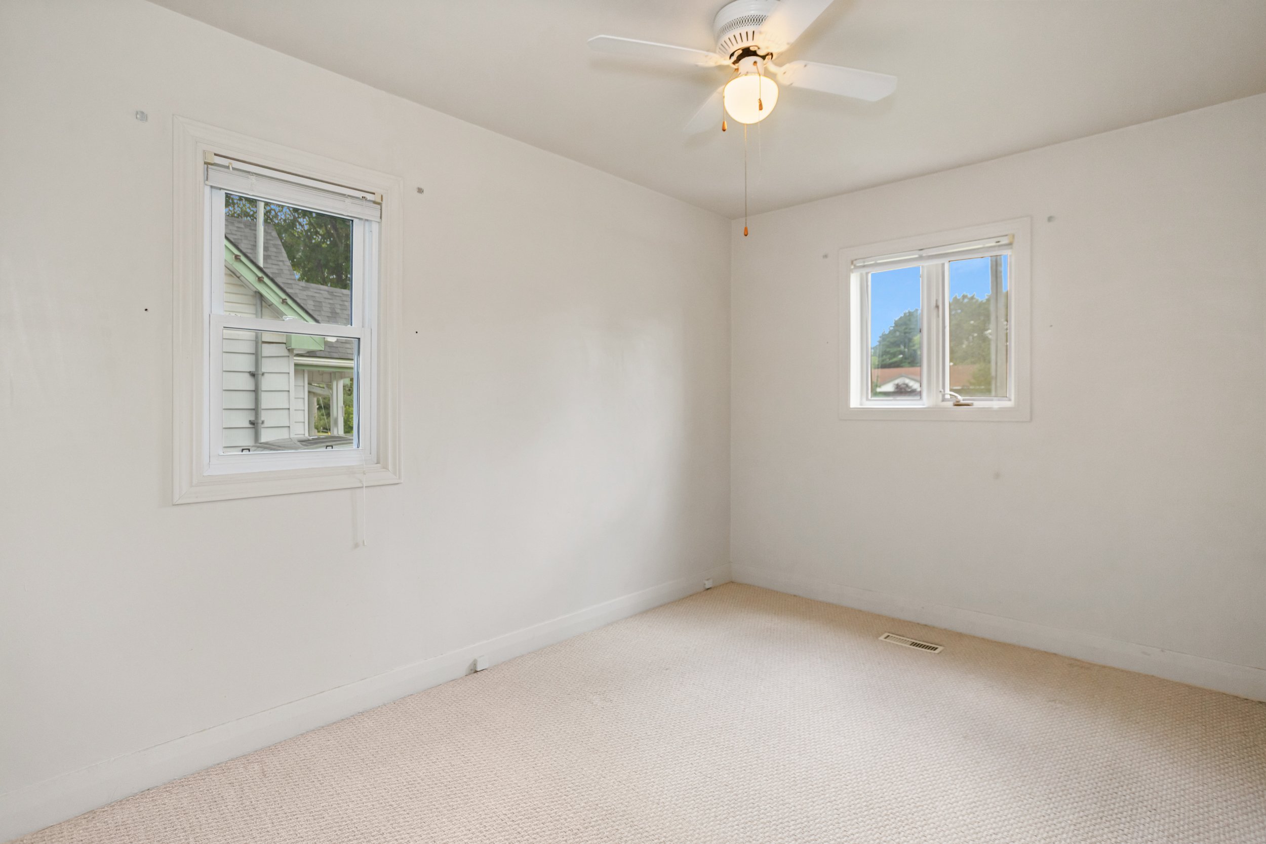 1871 Parkhurst Ave-14.jpg