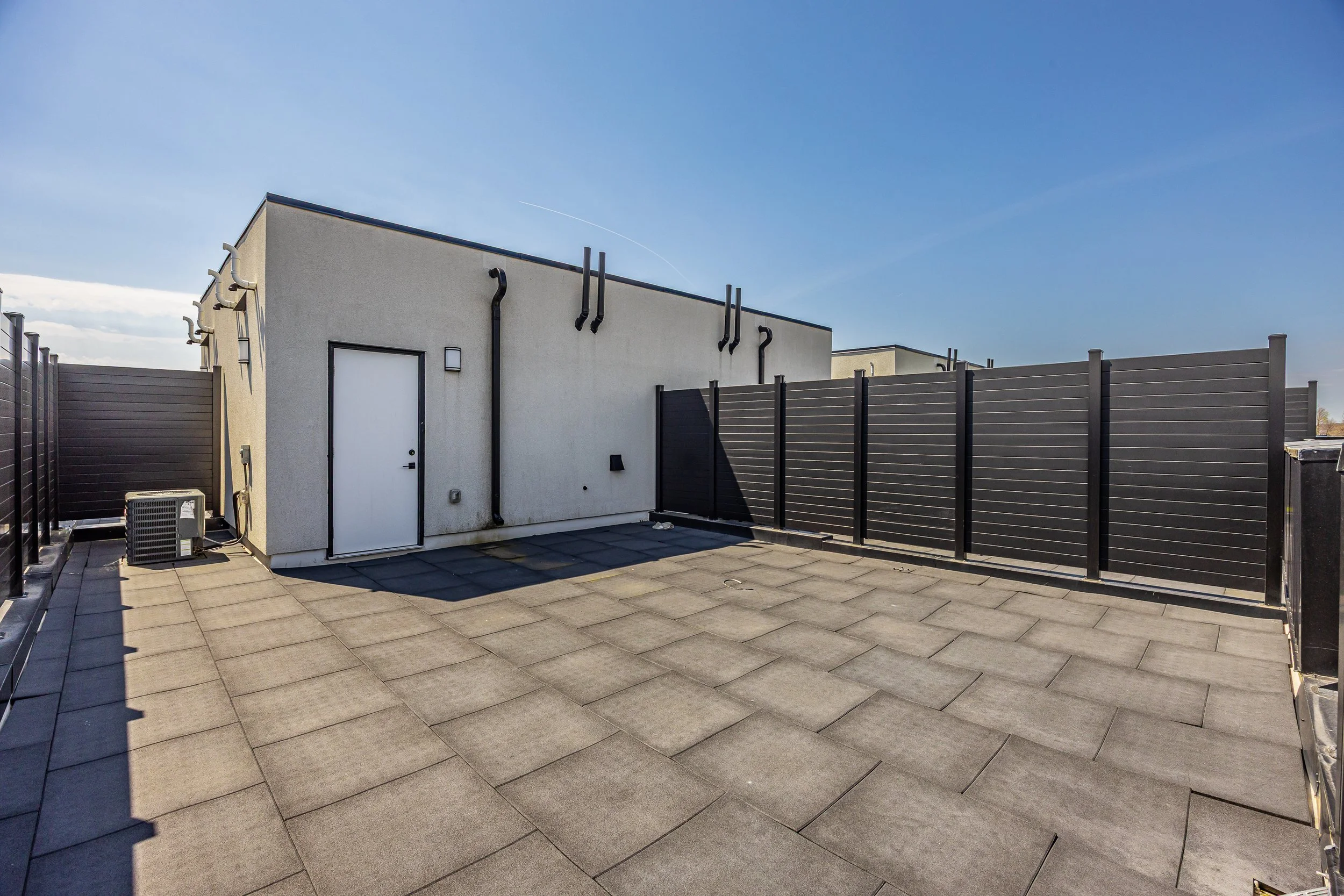 187-3900 Savoy St -30.jpg