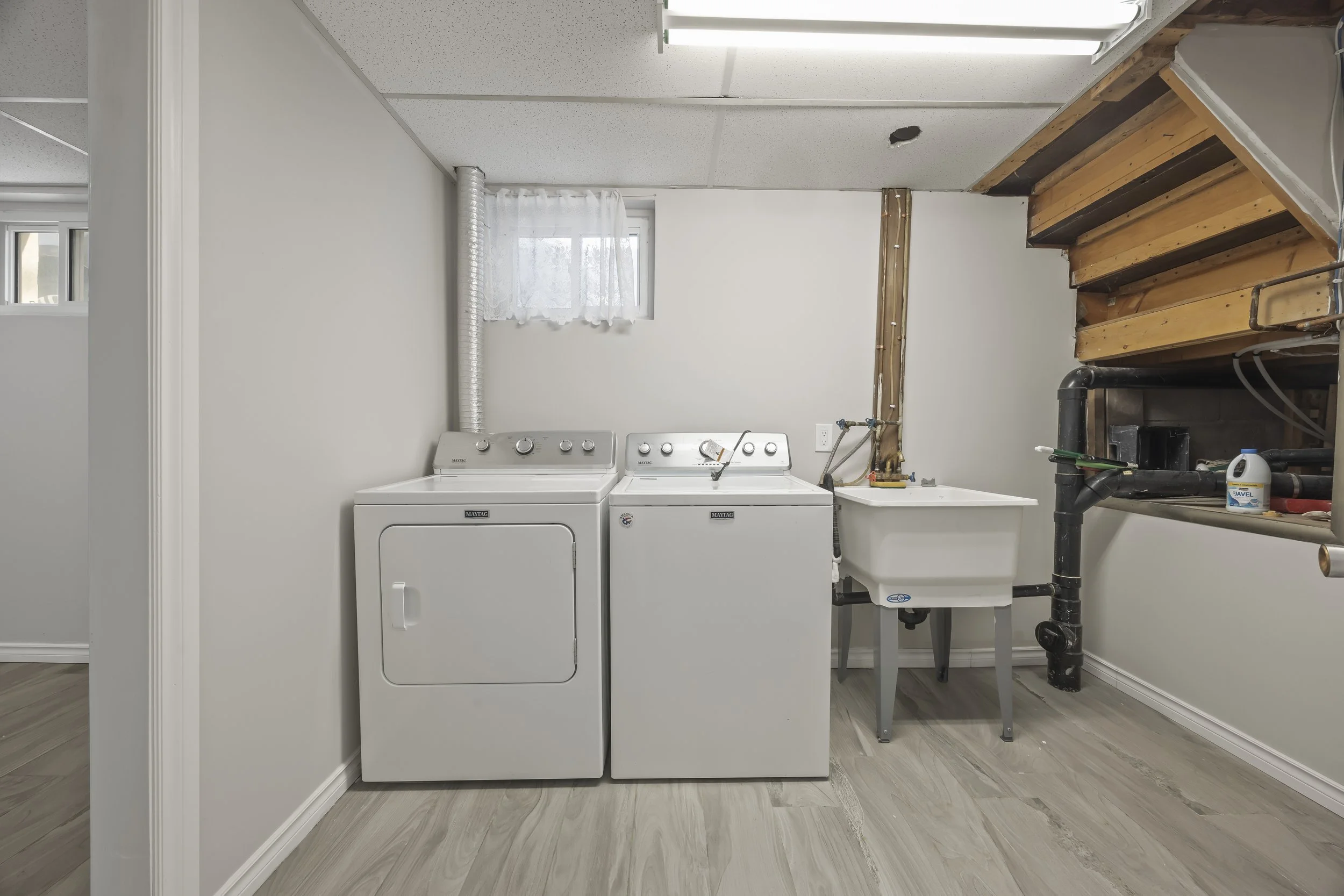 329 Thompson Rd -27.JPG