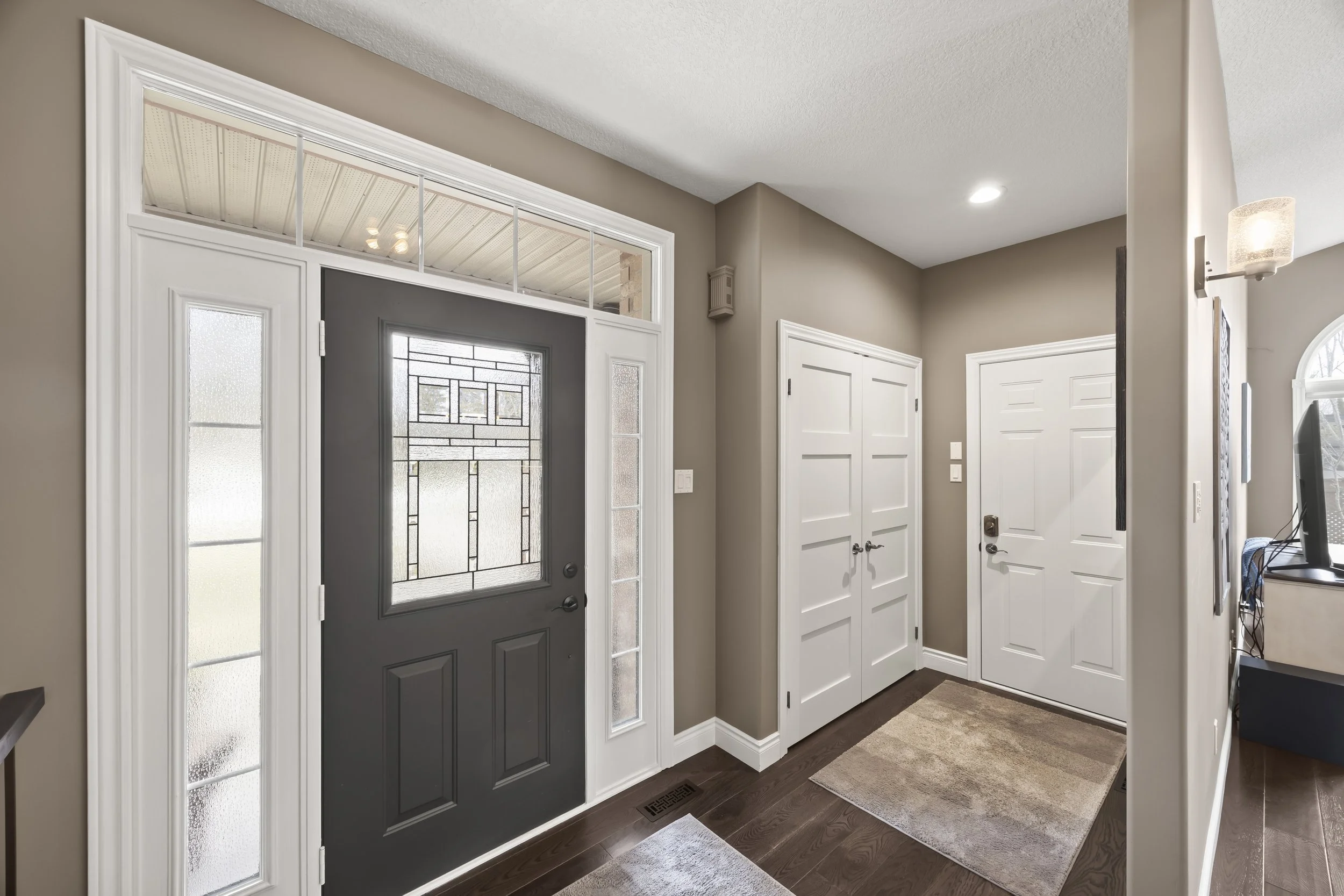 10159 Meadowlily Cres -07.JPG